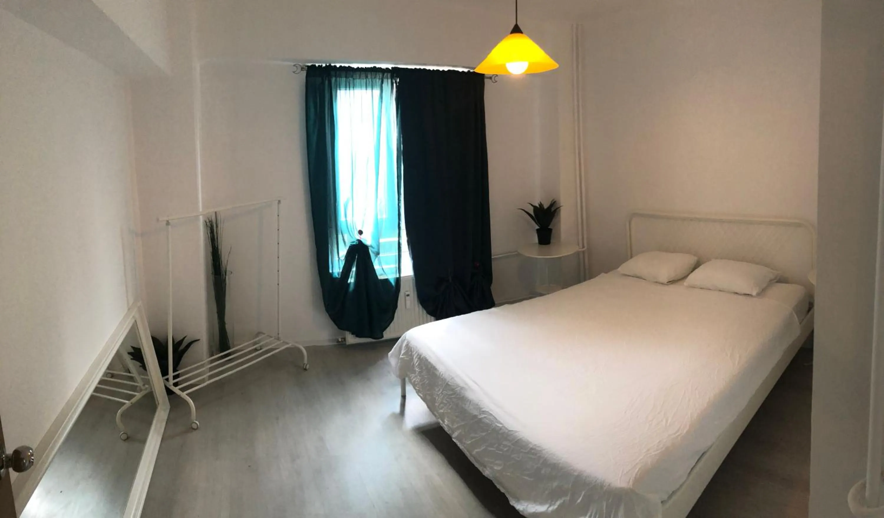 Bed in Green Apartment 59