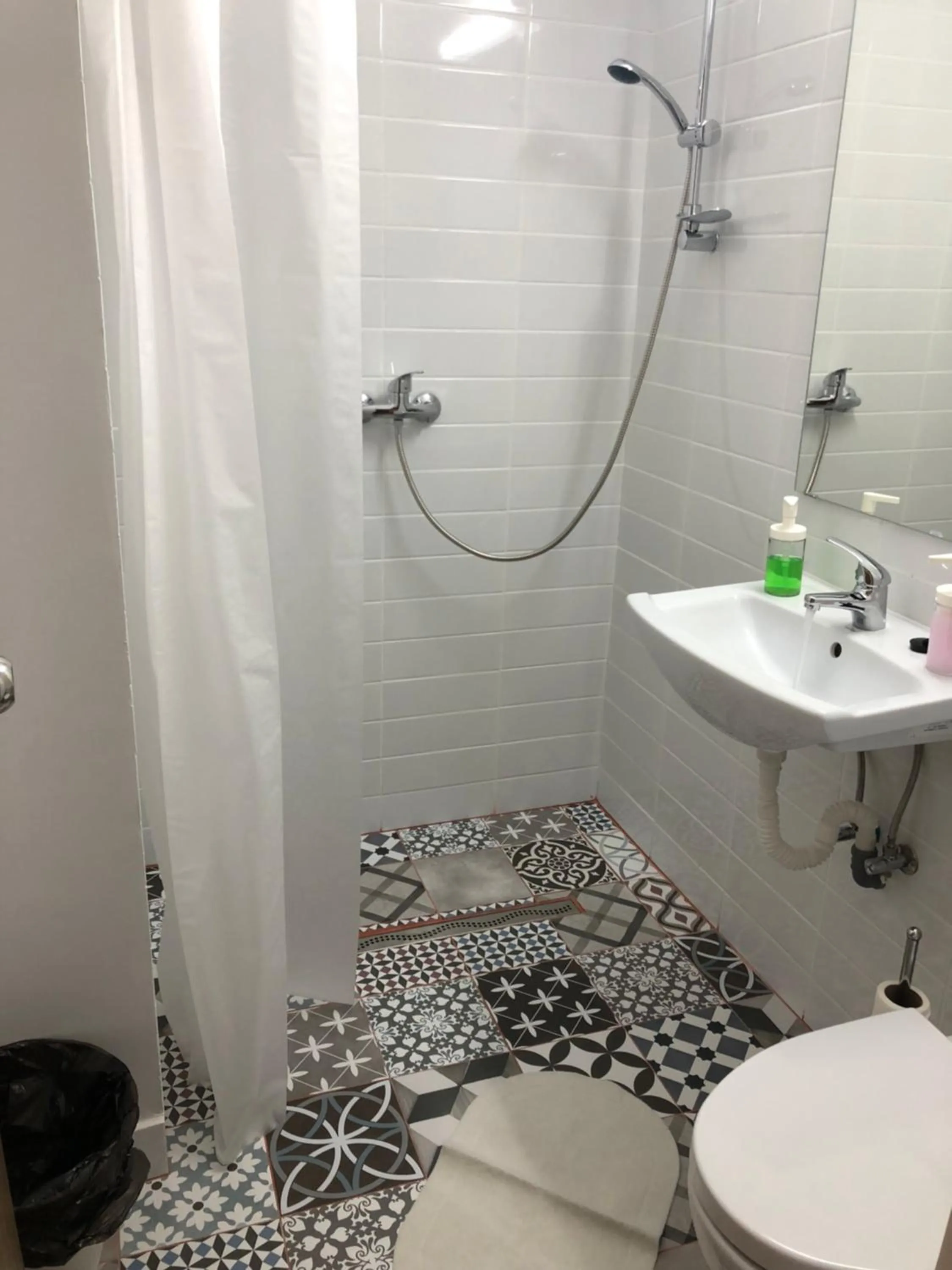 Shower in Green Apartment 59