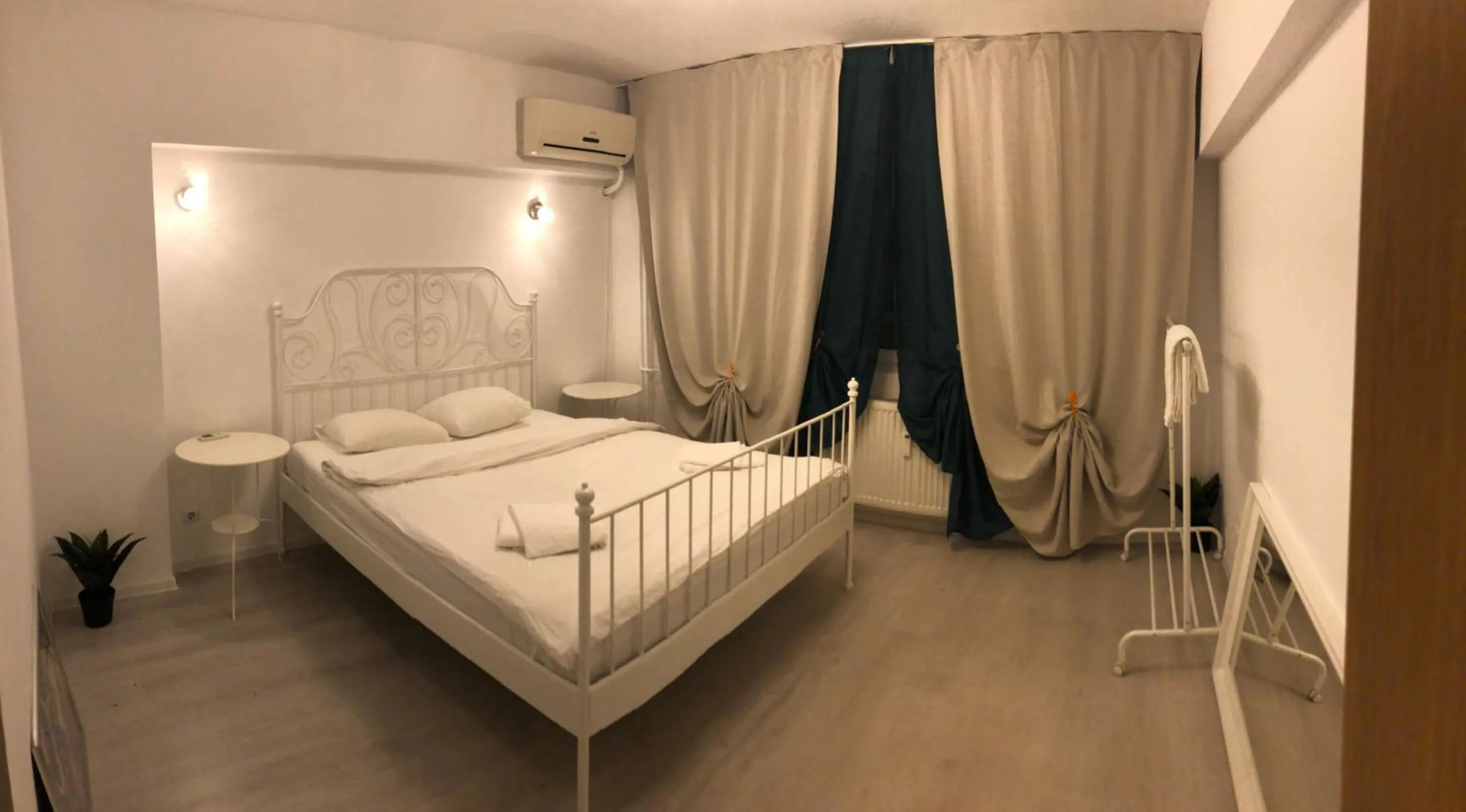 Bed in Green Apartment 59