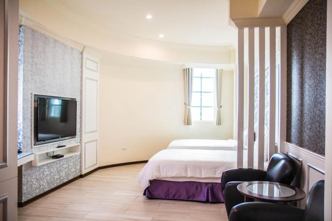 Photo of the whole room, Bed in Chuan Cheng Castle