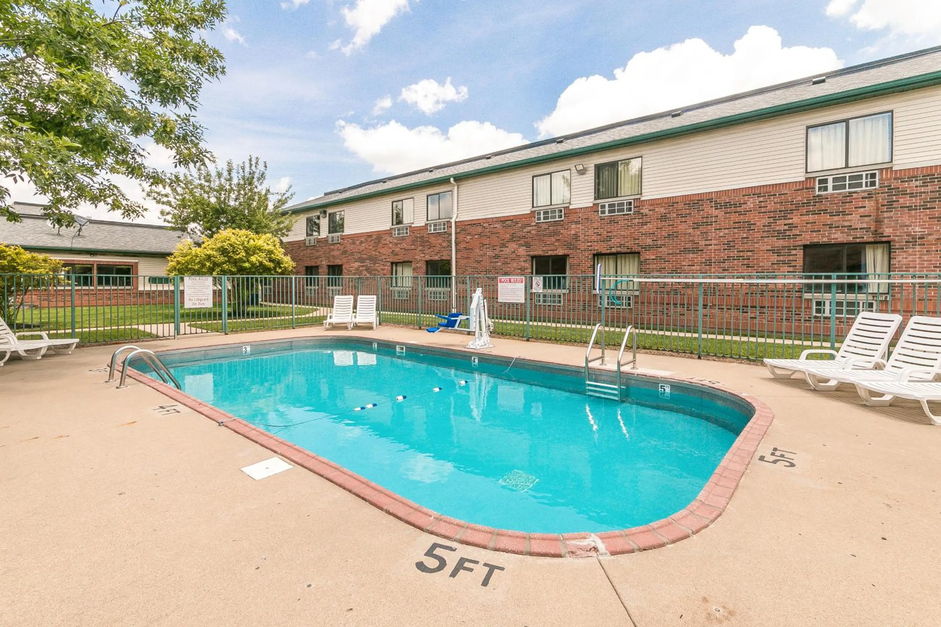Property building in Motel 6 - Georgetown, KY - Lexington North