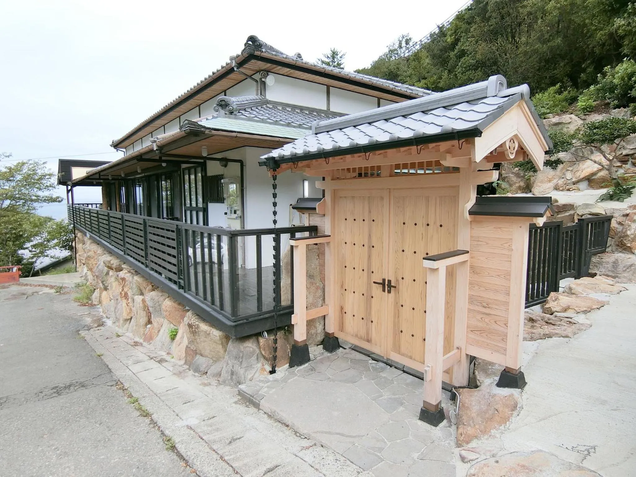 Property building in Shirahama Meiji Villa