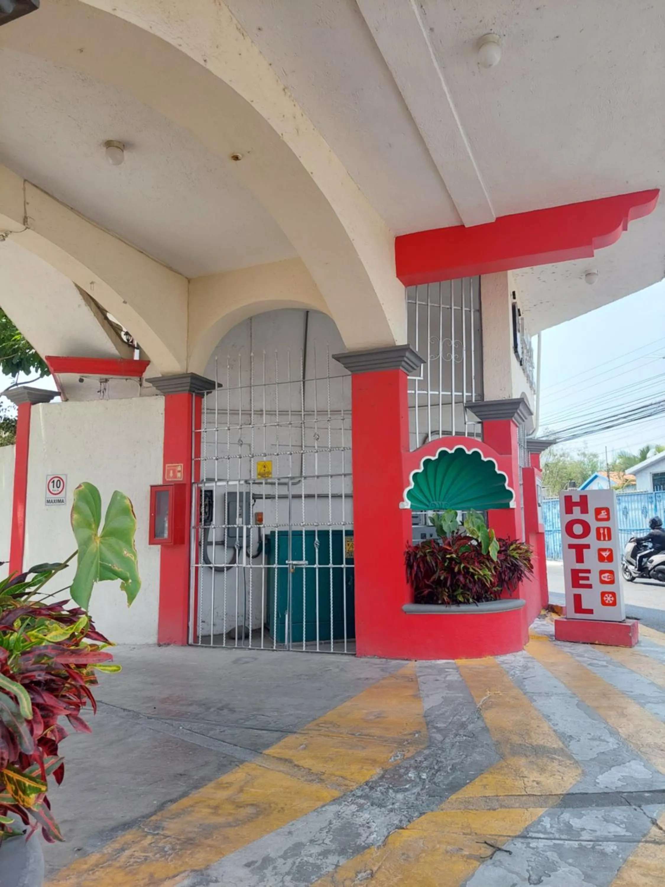 Facade/entrance in Hotel Parador del Rey