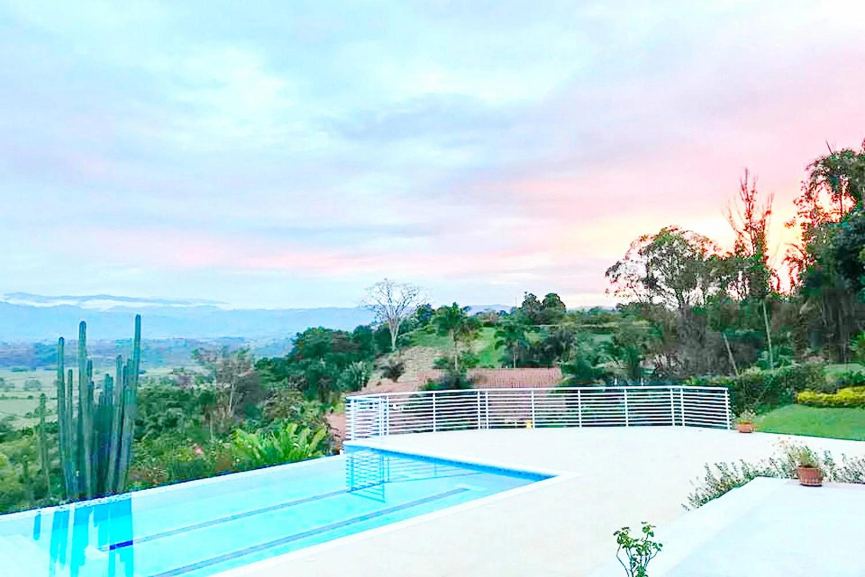 Swimming pool in Hotel Mirador Las Palmas