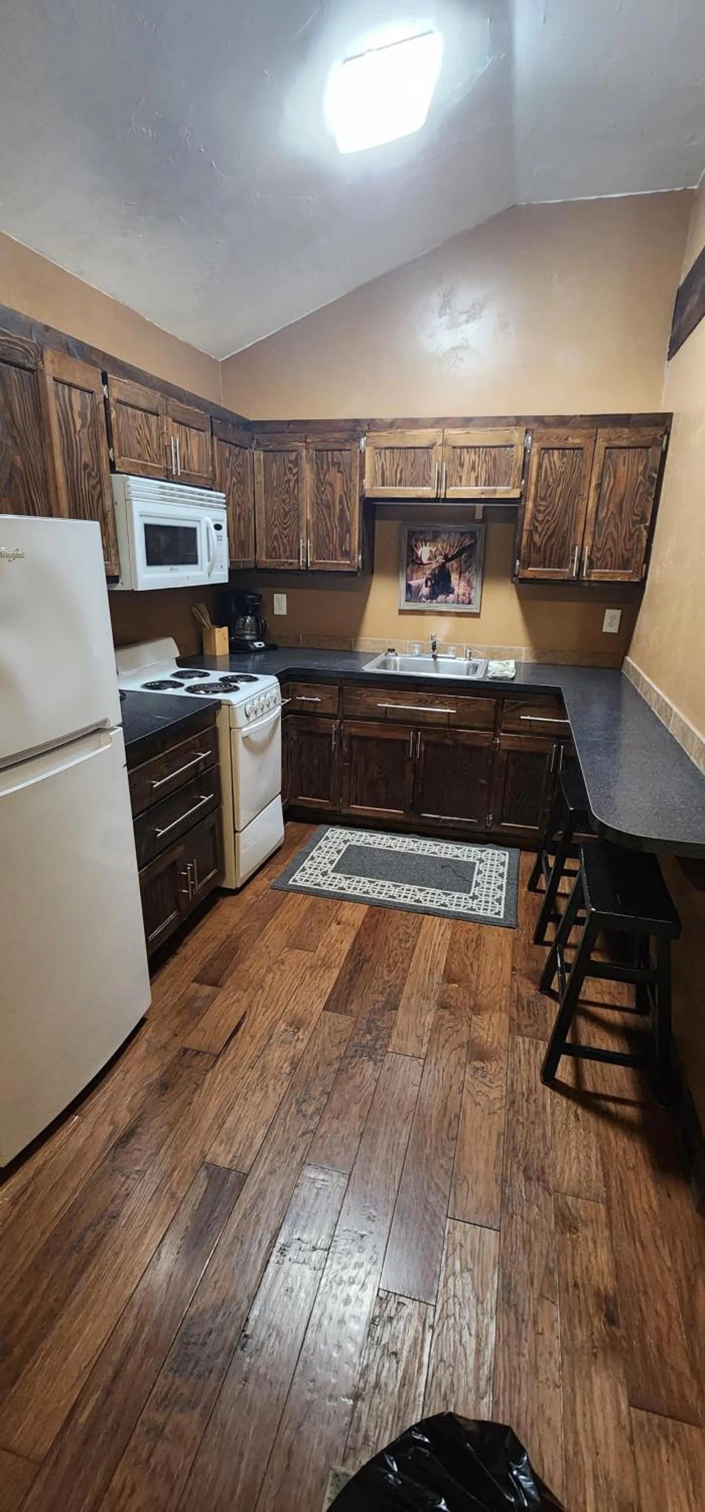 Kitchen or kitchenette in Circle R Motel