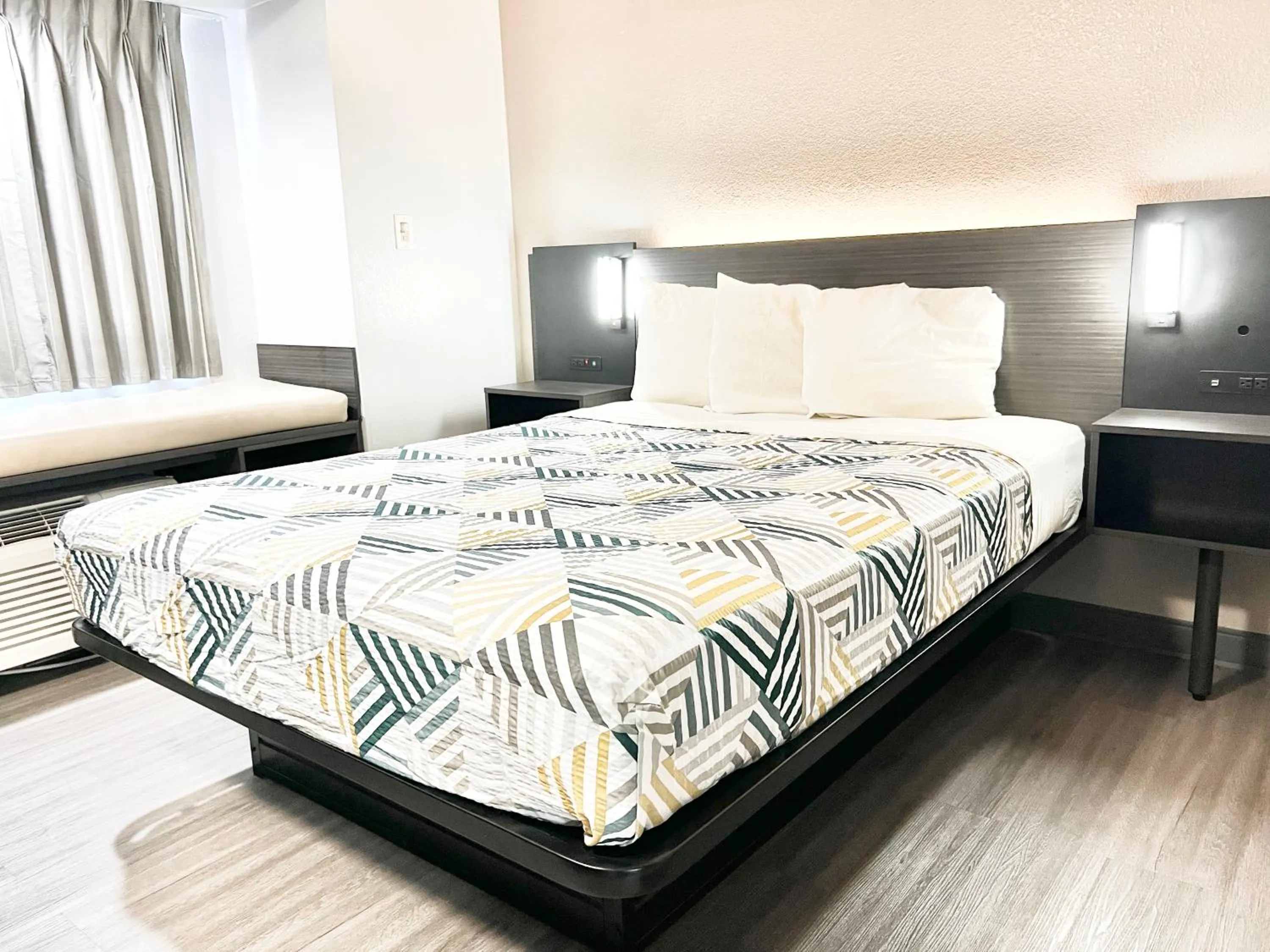 Bed in Motel 6-Simpsonville, SC - Greenville