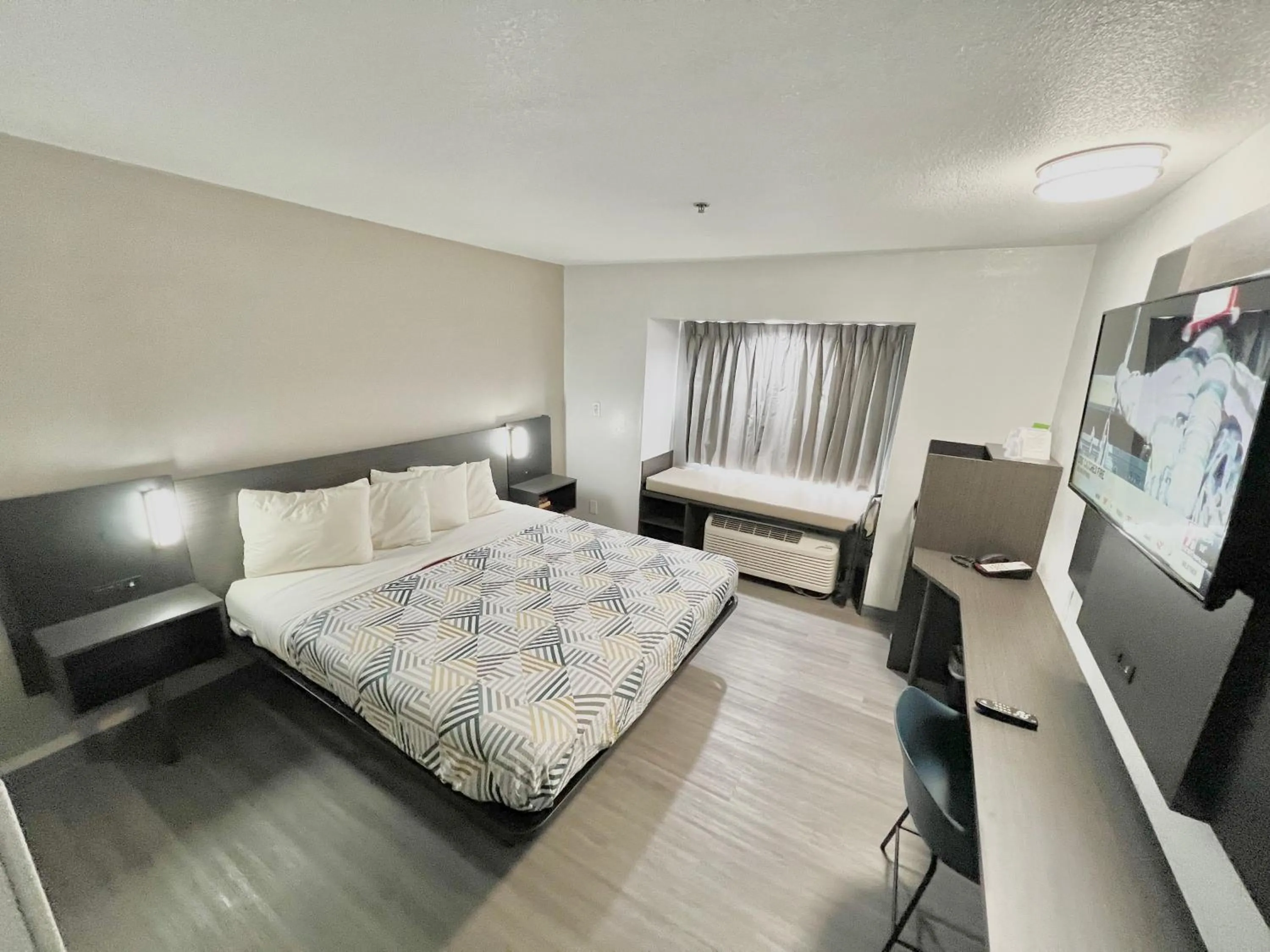 Bed in Motel 6-Simpsonville, SC - Greenville