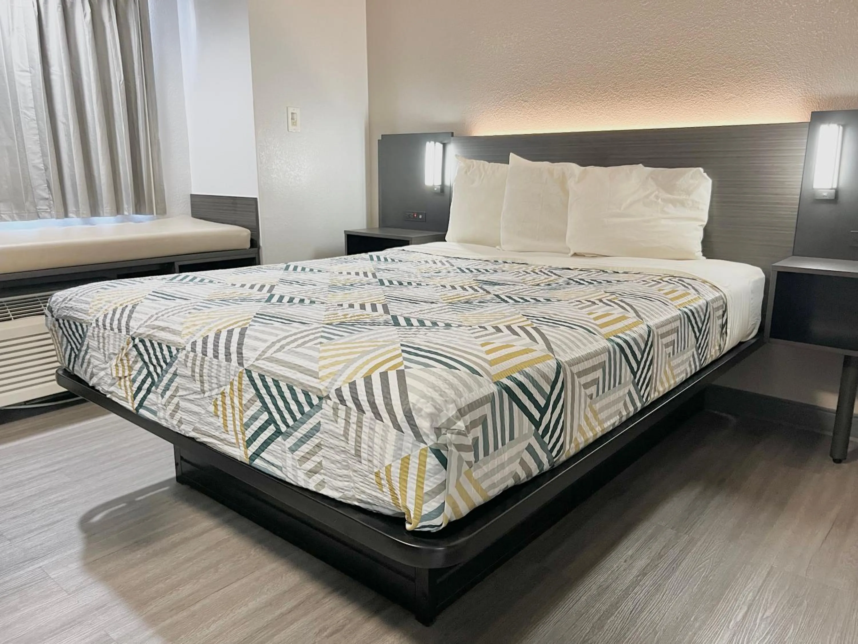 Bed in Motel 6-Simpsonville, SC - Greenville