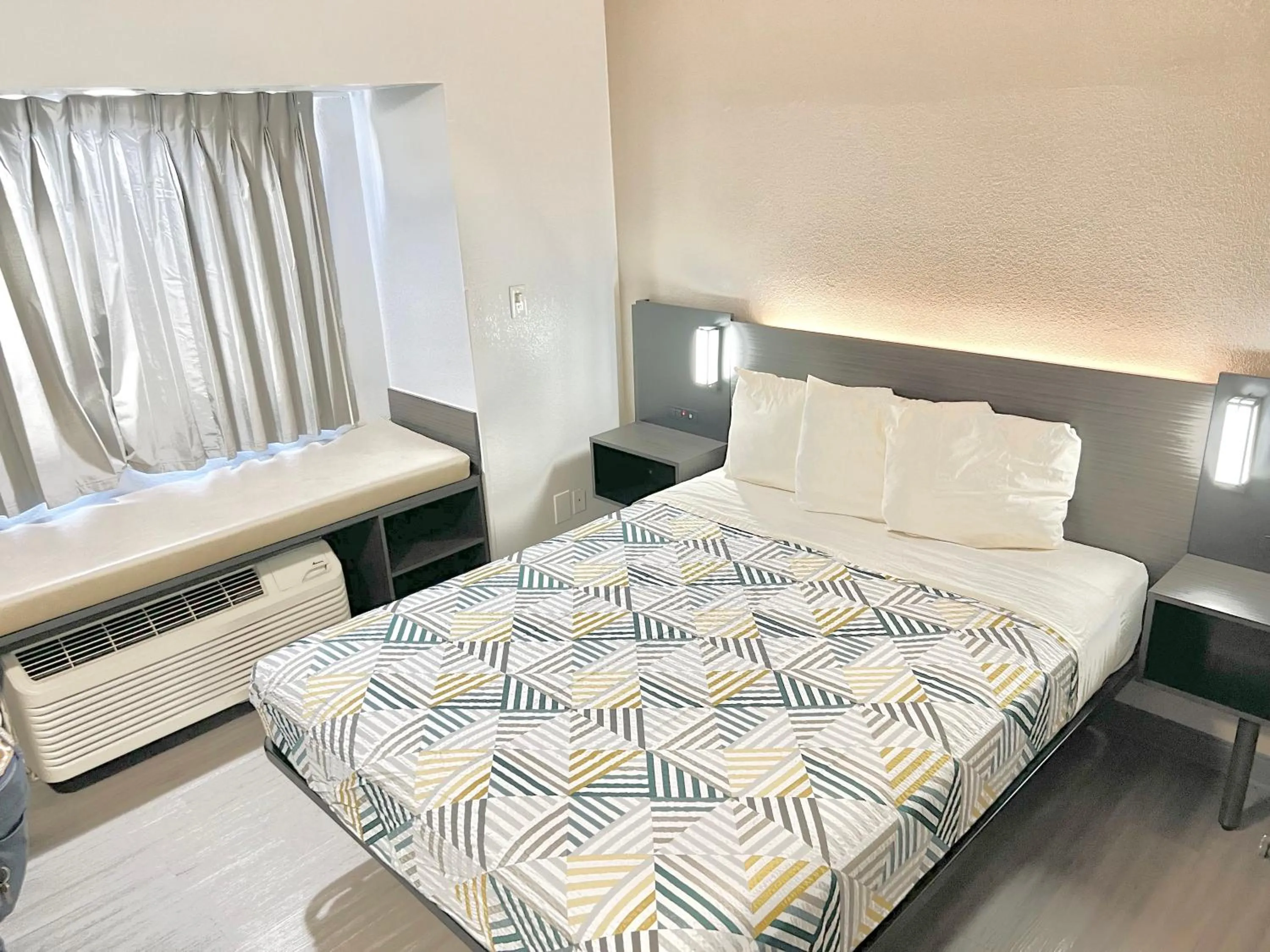 Bed in Motel 6-Simpsonville, SC - Greenville