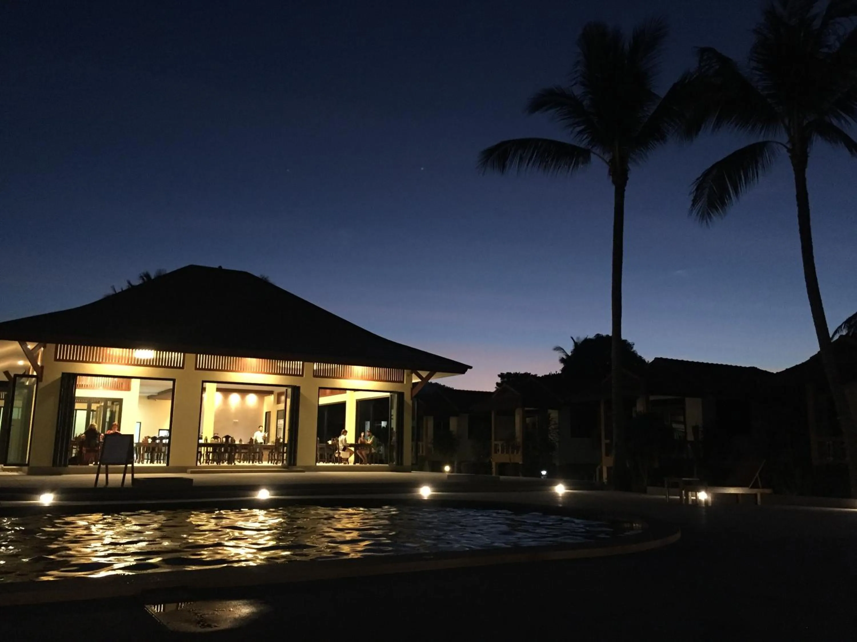 Night in Shangrilah Bungalow