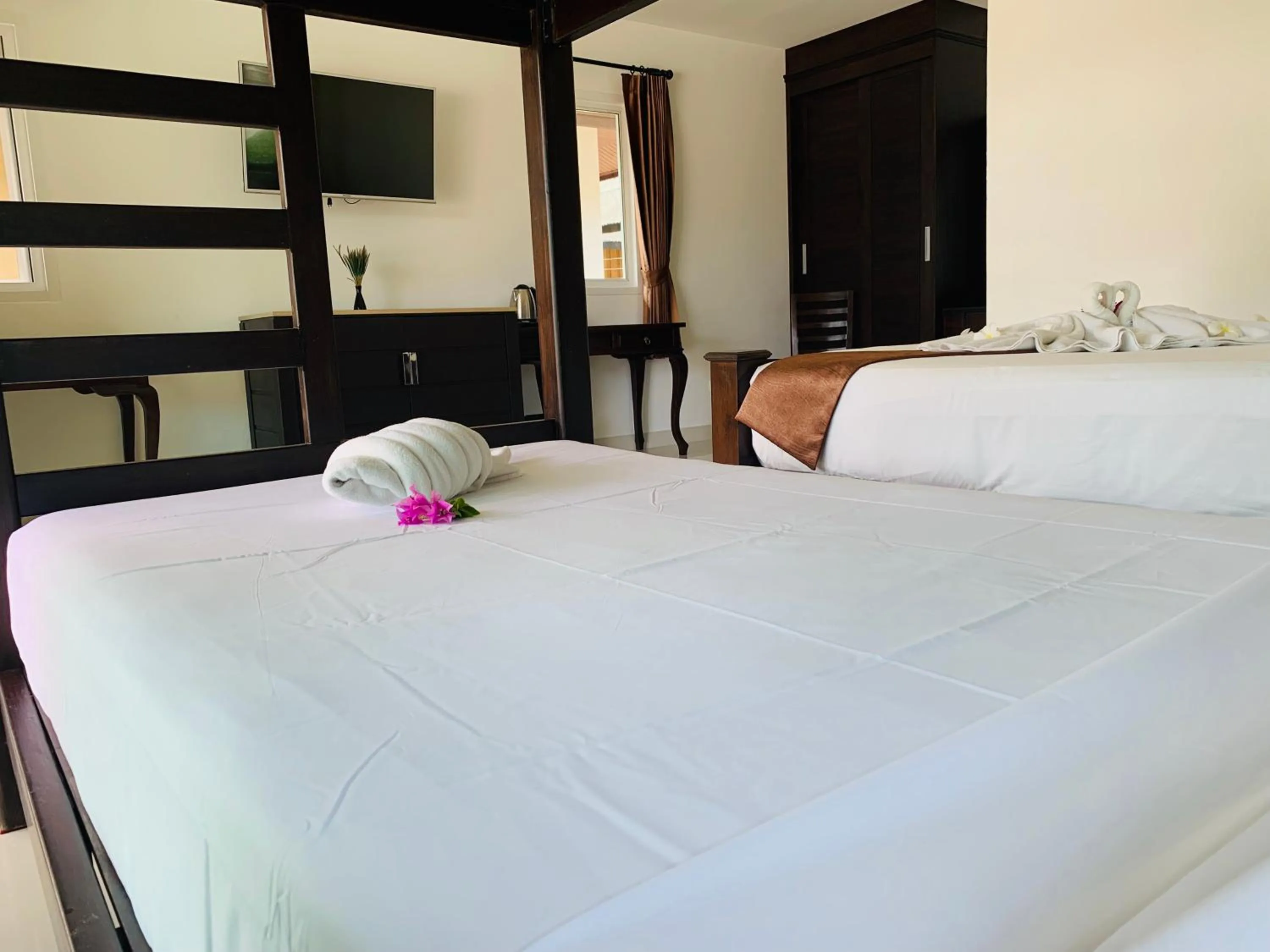 Photo of the whole room, Bed in Shangrilah Bungalow