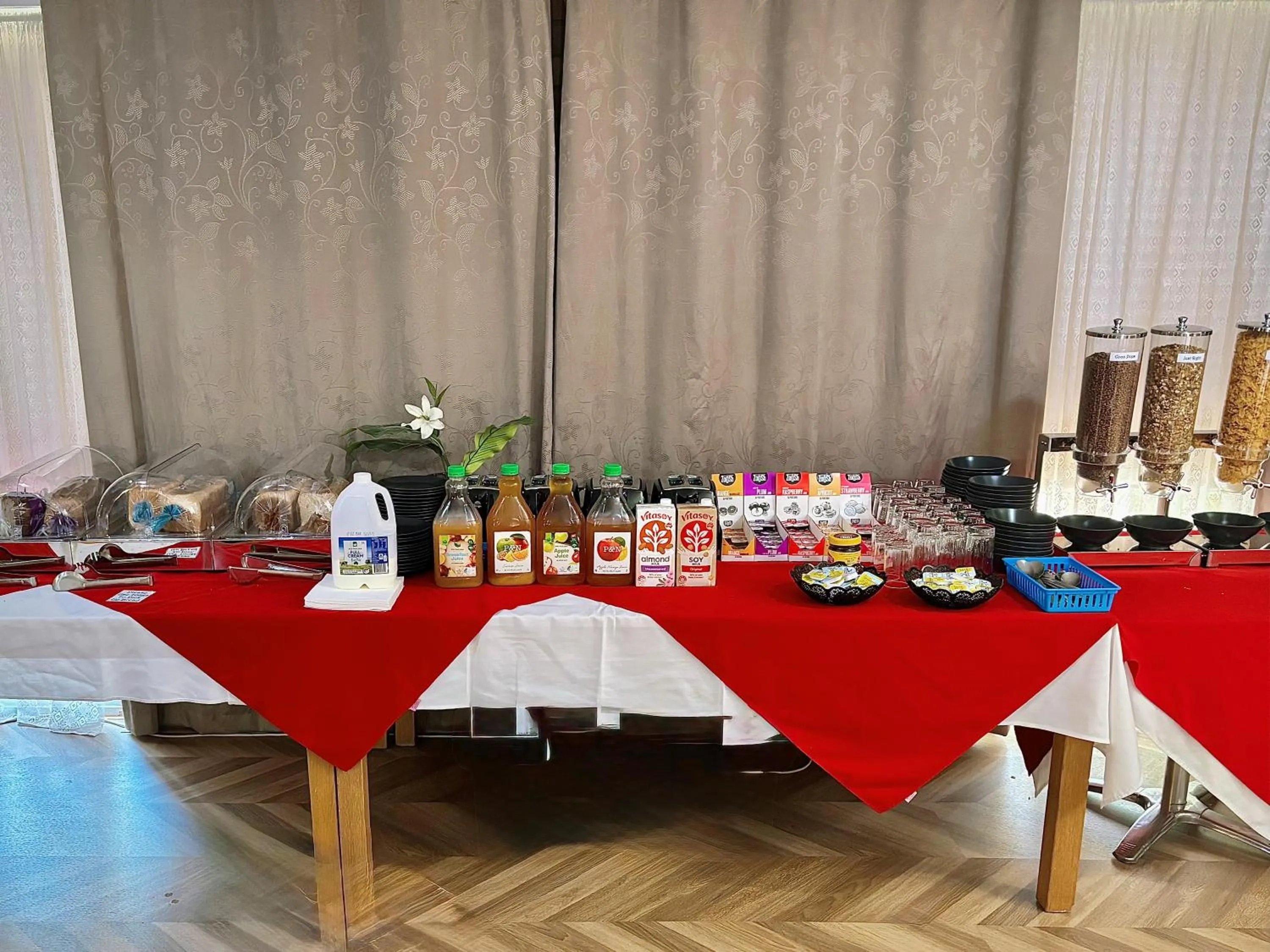 Continental breakfast in Mu S Boutique Motel "Matthew Flinders"