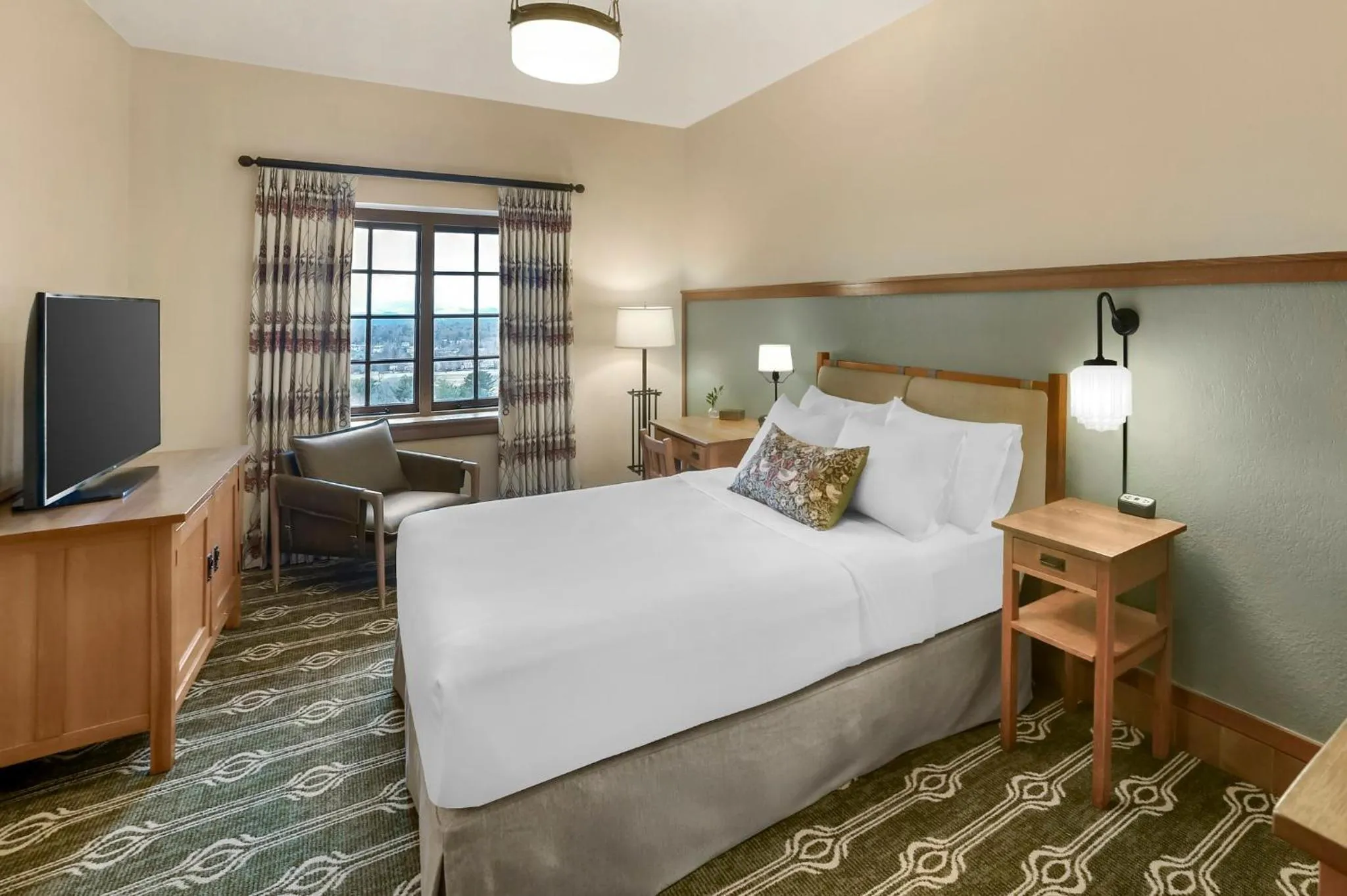 Photo of the whole room, Bed in The Omni Grove Park Inn & Spa - Asheville