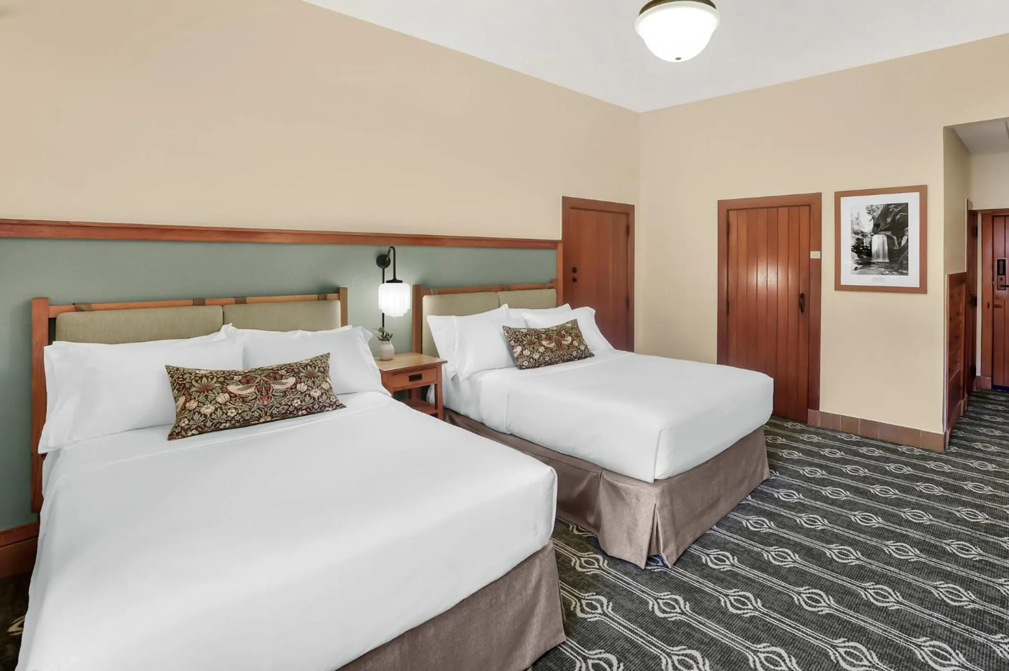 Photo of the whole room, Bed in The Omni Grove Park Inn & Spa - Asheville