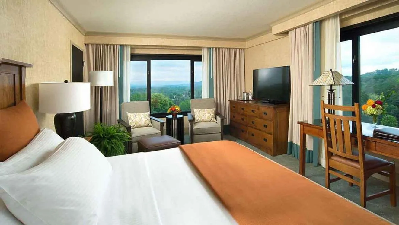 Photo of the whole room, Bed in The Omni Grove Park Inn & Spa - Asheville