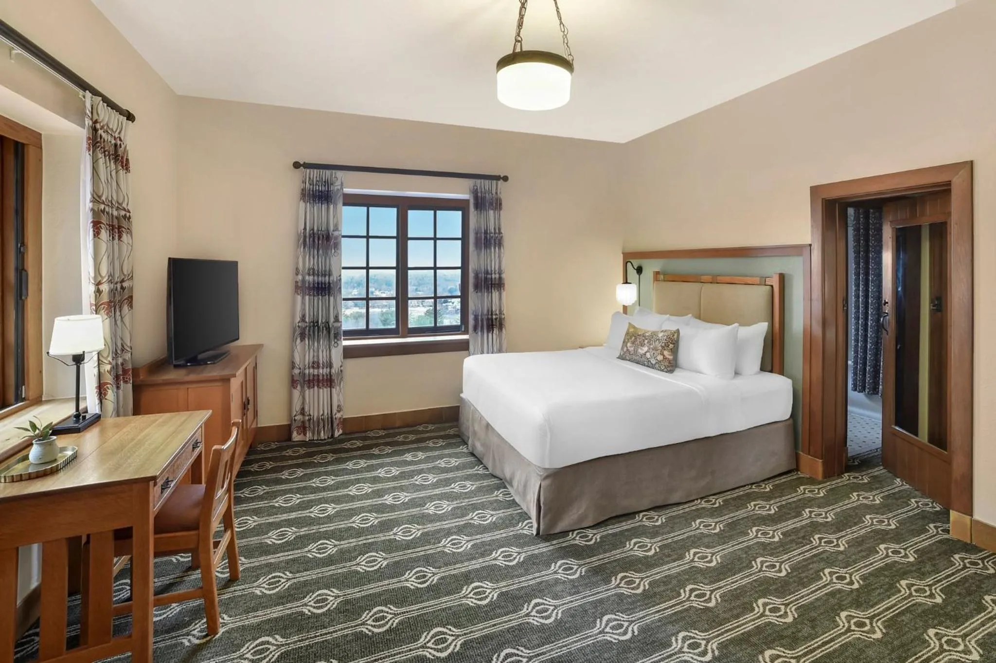 Photo of the whole room, Bed in The Omni Grove Park Inn & Spa - Asheville