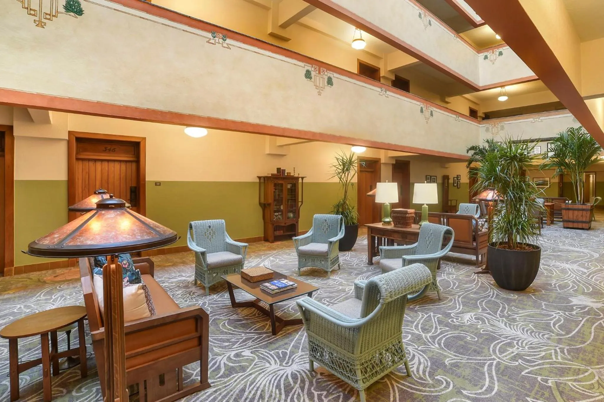 Lounge or bar in The Omni Grove Park Inn & Spa - Asheville