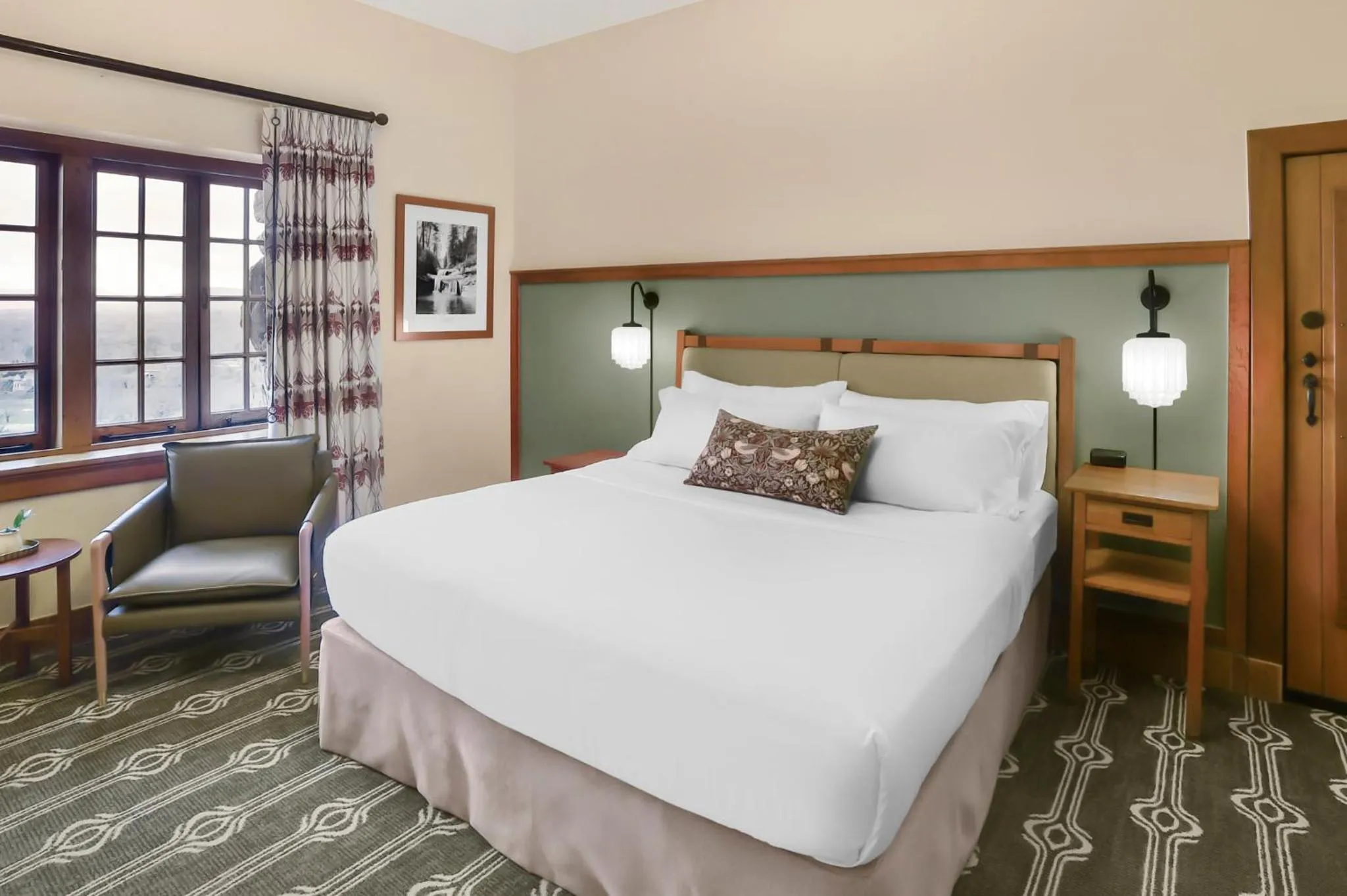 Photo of the whole room, Bed in The Omni Grove Park Inn & Spa - Asheville