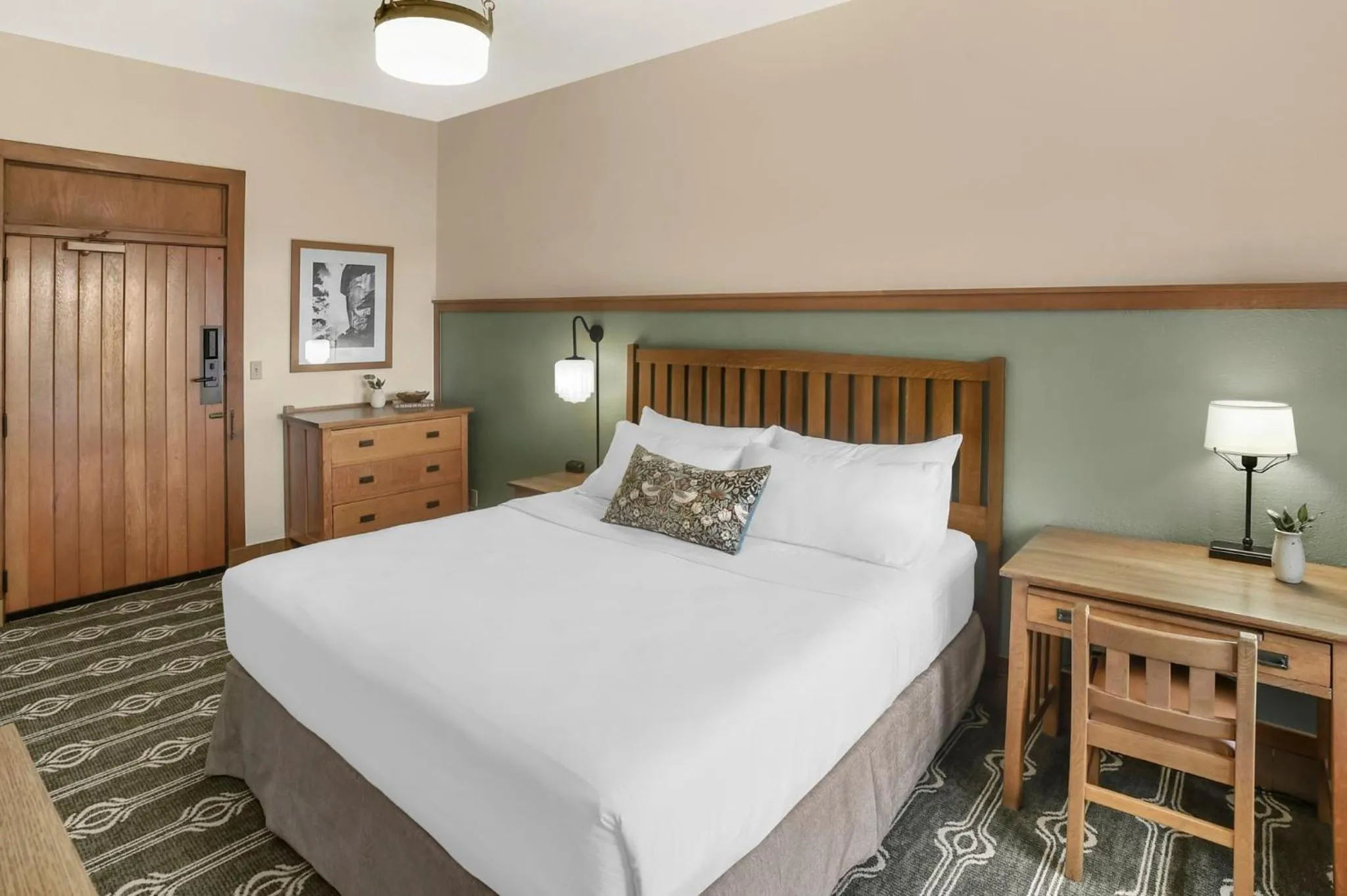 Photo of the whole room, Bed in The Omni Grove Park Inn & Spa - Asheville