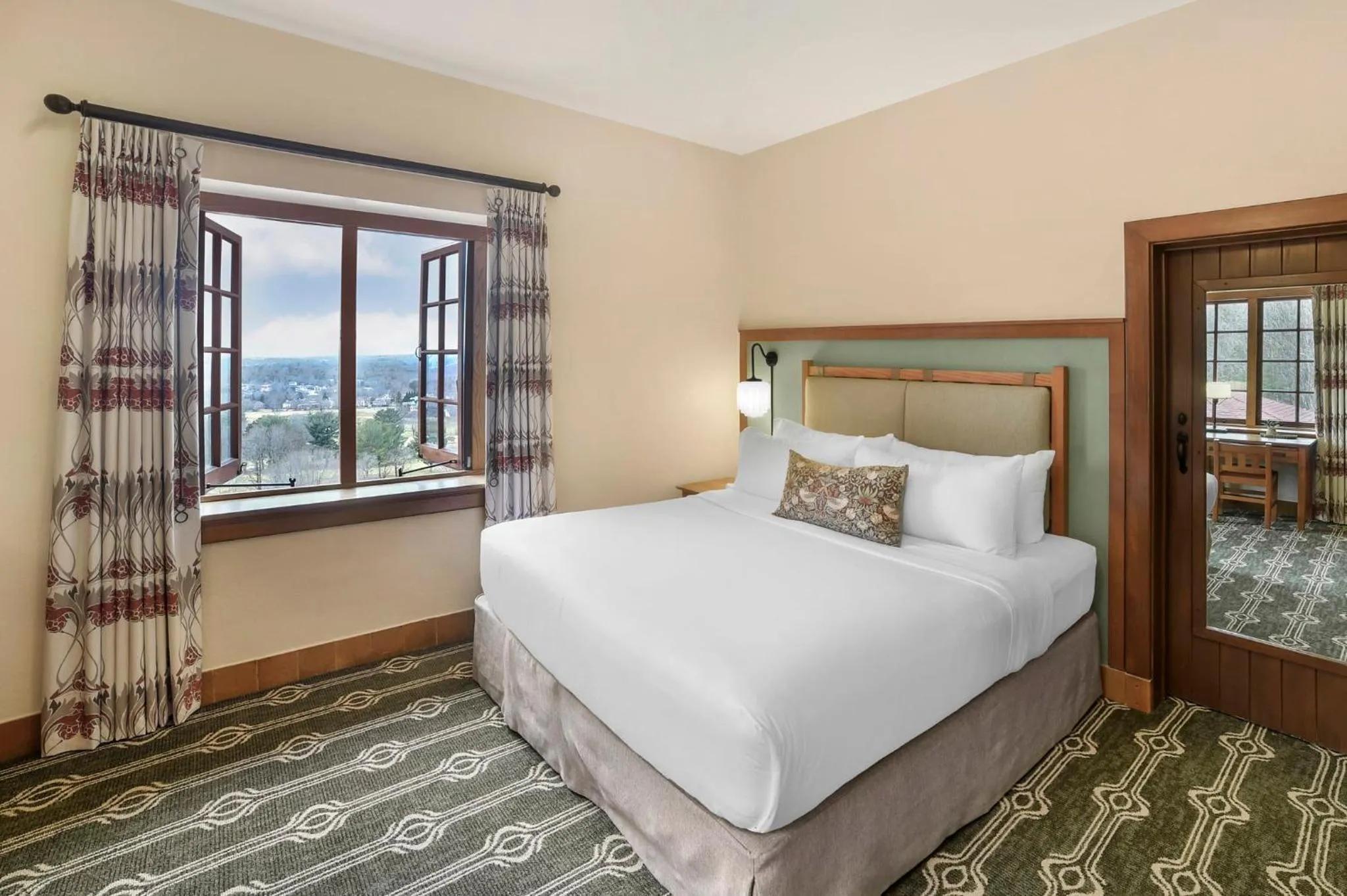 Photo of the whole room, Bed in The Omni Grove Park Inn & Spa - Asheville