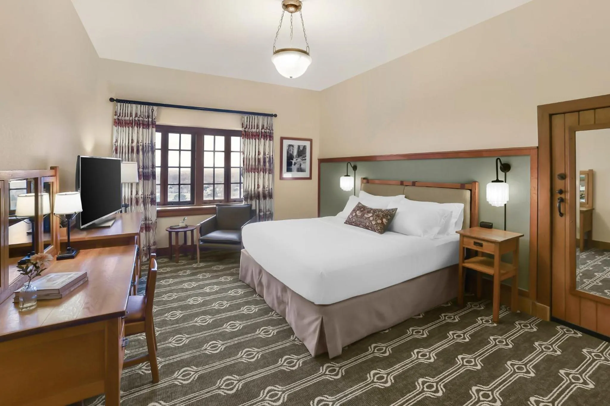 Photo of the whole room, Bed in The Omni Grove Park Inn & Spa - Asheville