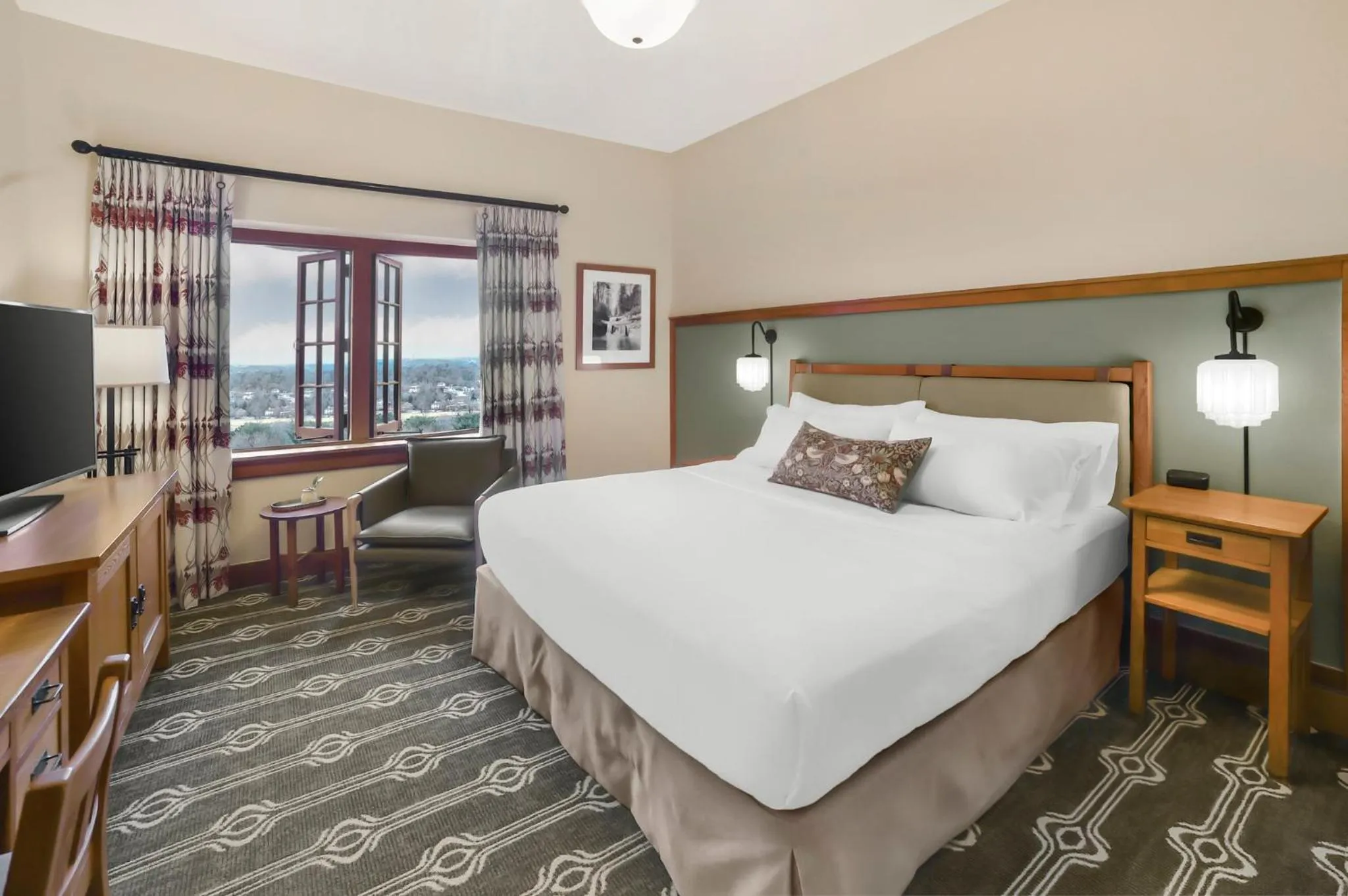 Photo of the whole room, Bed in The Omni Grove Park Inn & Spa - Asheville