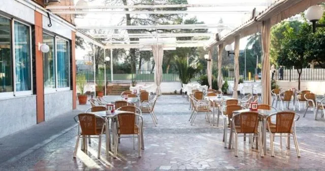 Restaurant/places to eat in El Cisne Verde