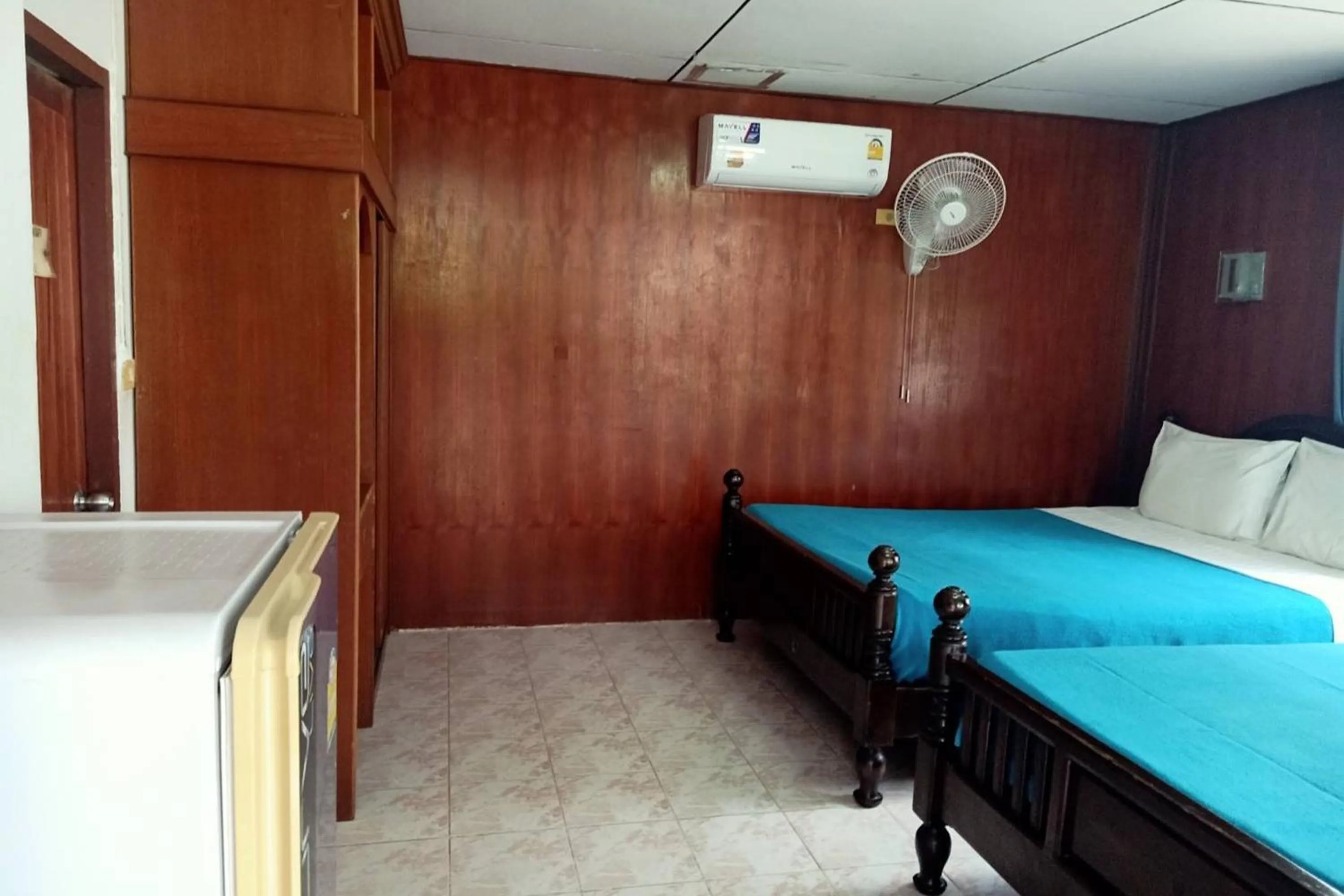 Bedroom, Bed in Palm Point Village