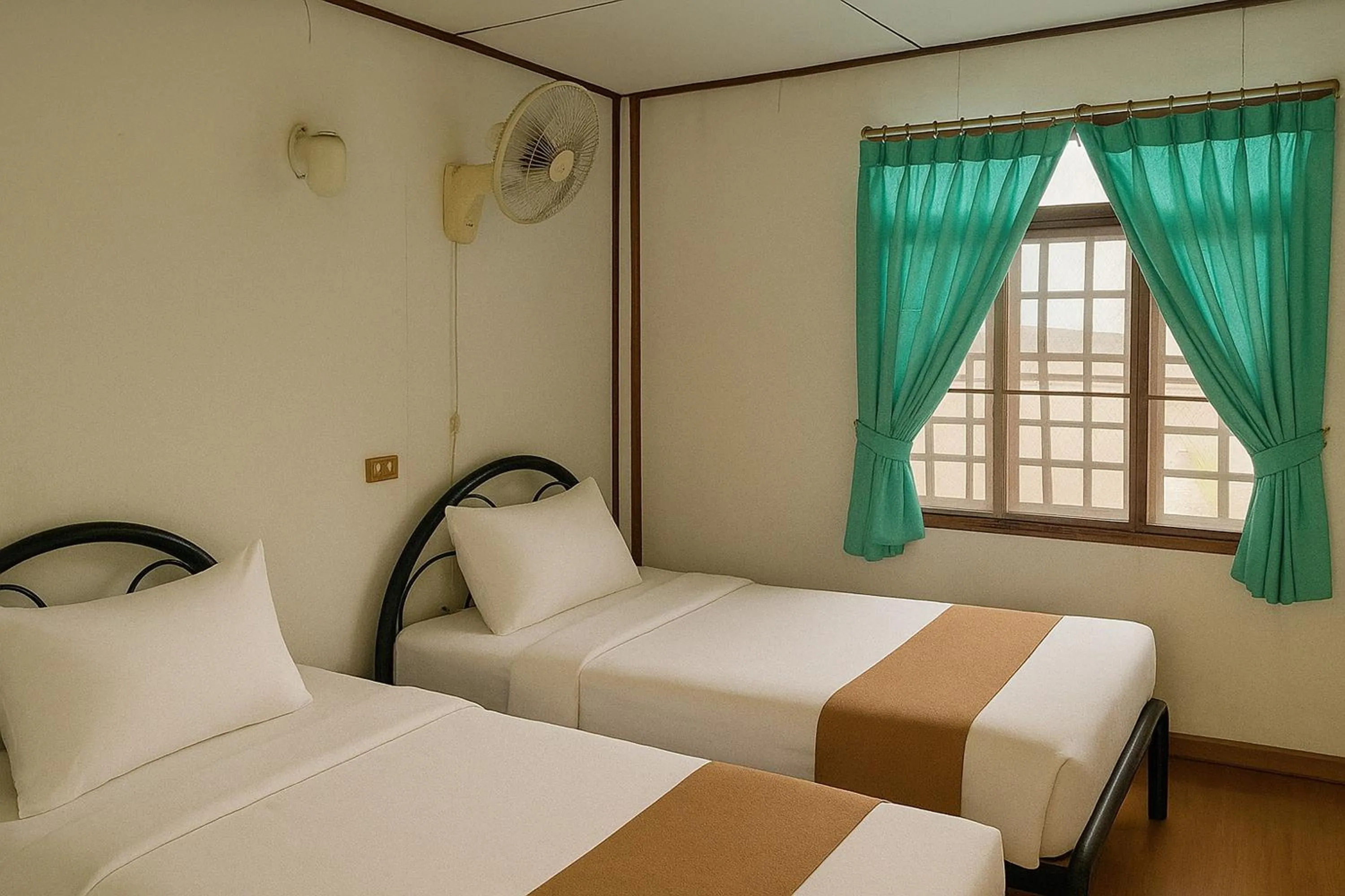 Bedroom, Bed in Palm Point Village