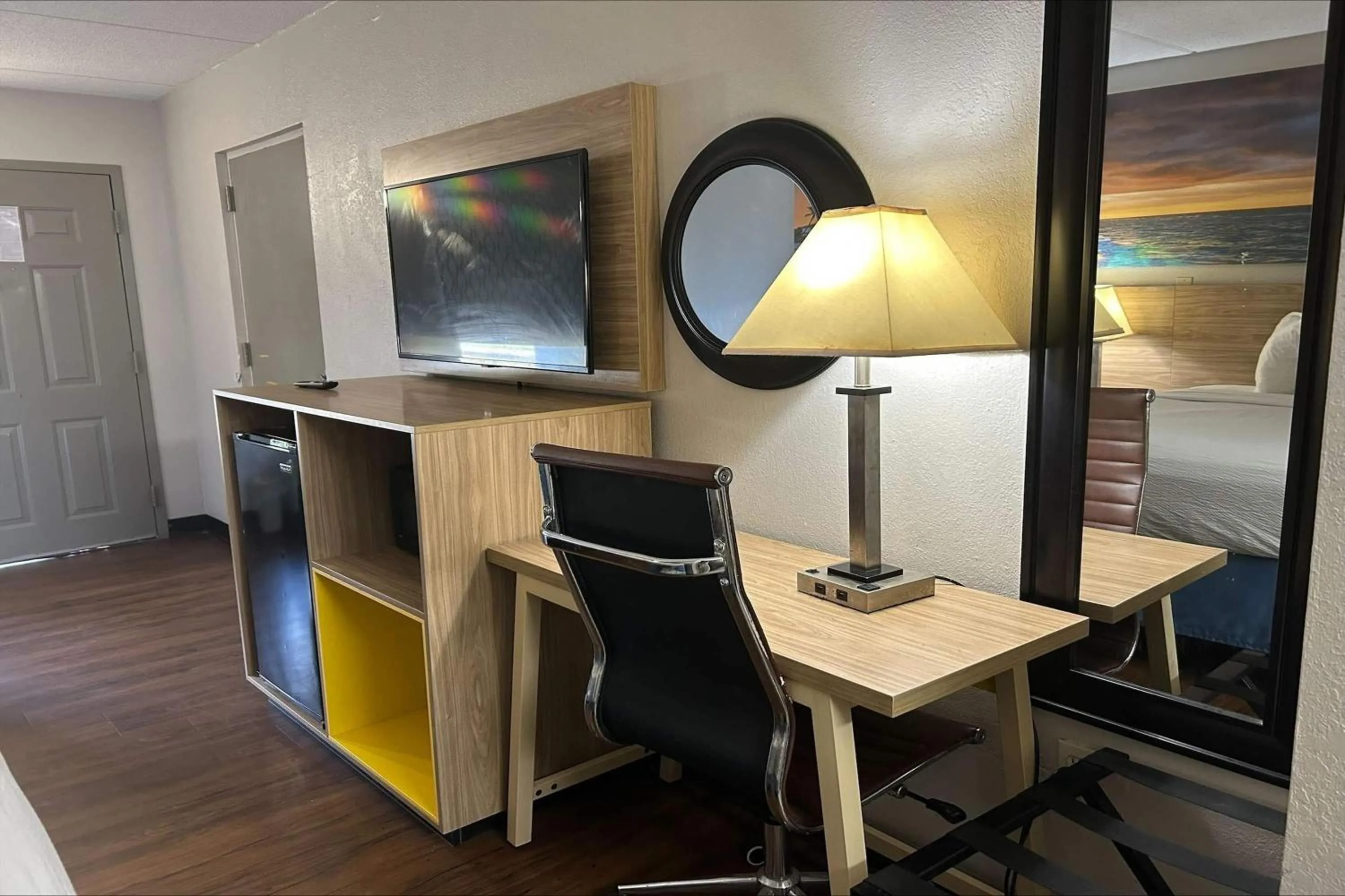 Photo of the whole room in Days Inn by Wyndham Ridgeland South Carolina