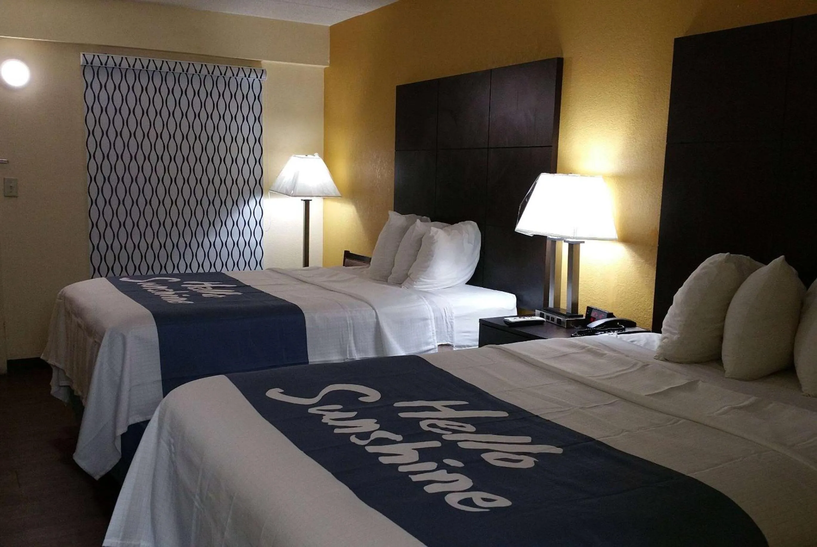 Photo of the whole room, Bed in Days Inn by Wyndham Ridgeland South Carolina