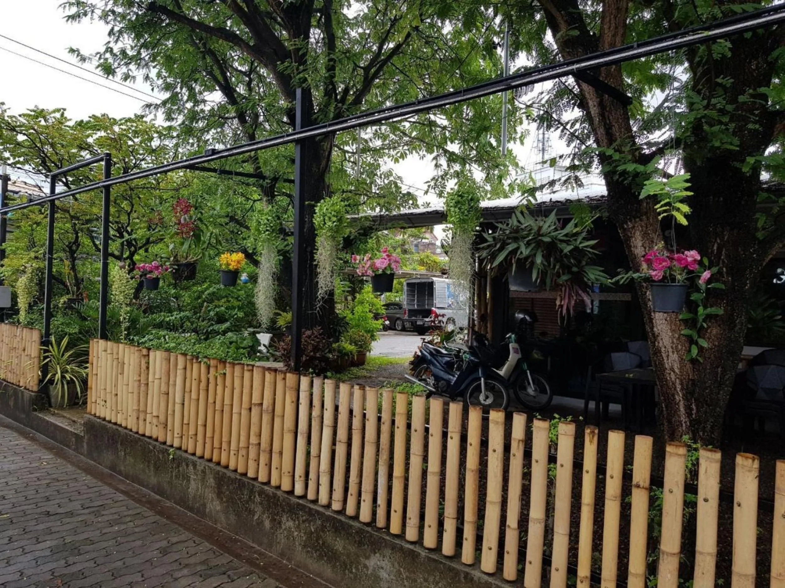 Facade/entrance in Baan Nat The Village