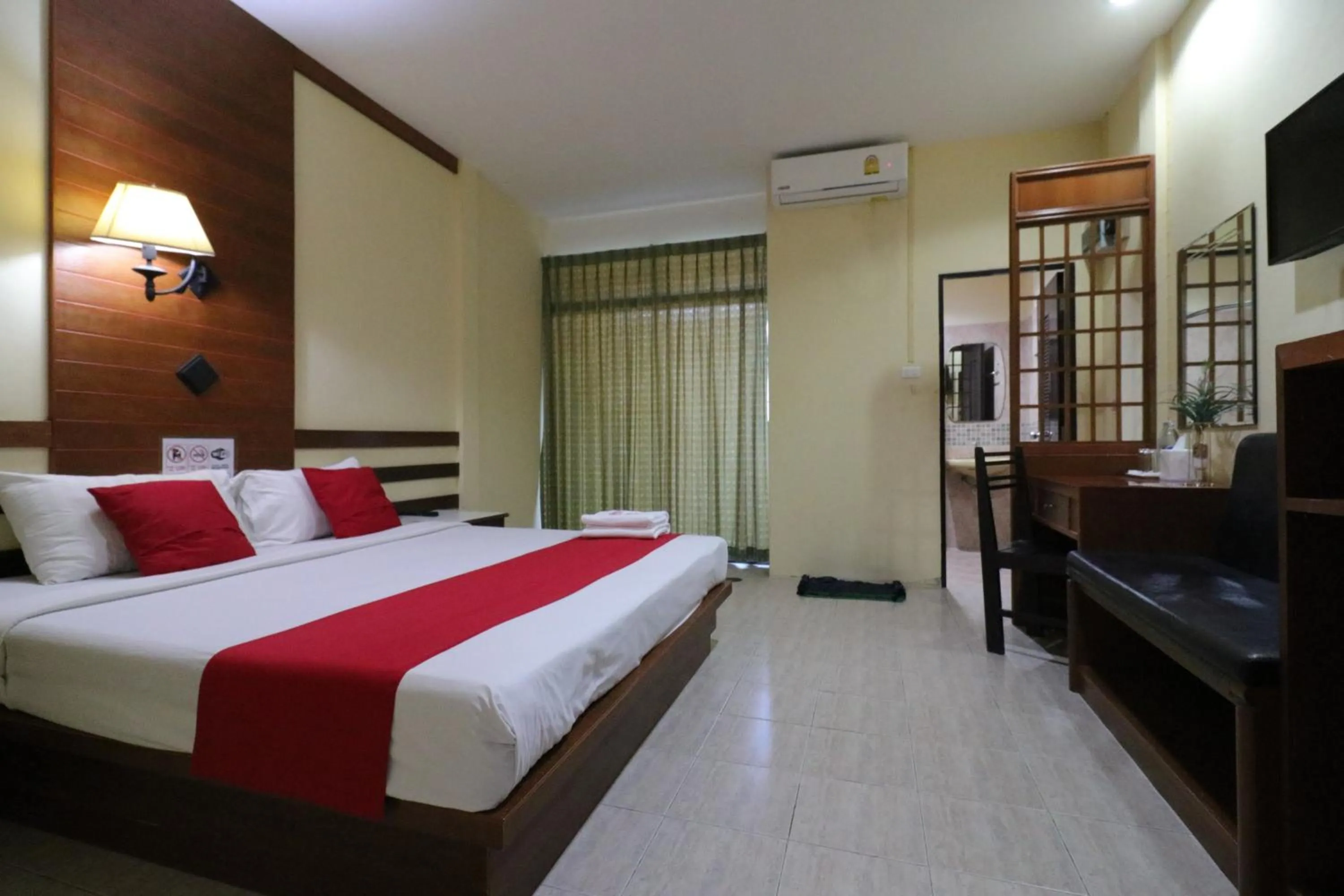 Bedroom, Bed in Baan Nat The Village