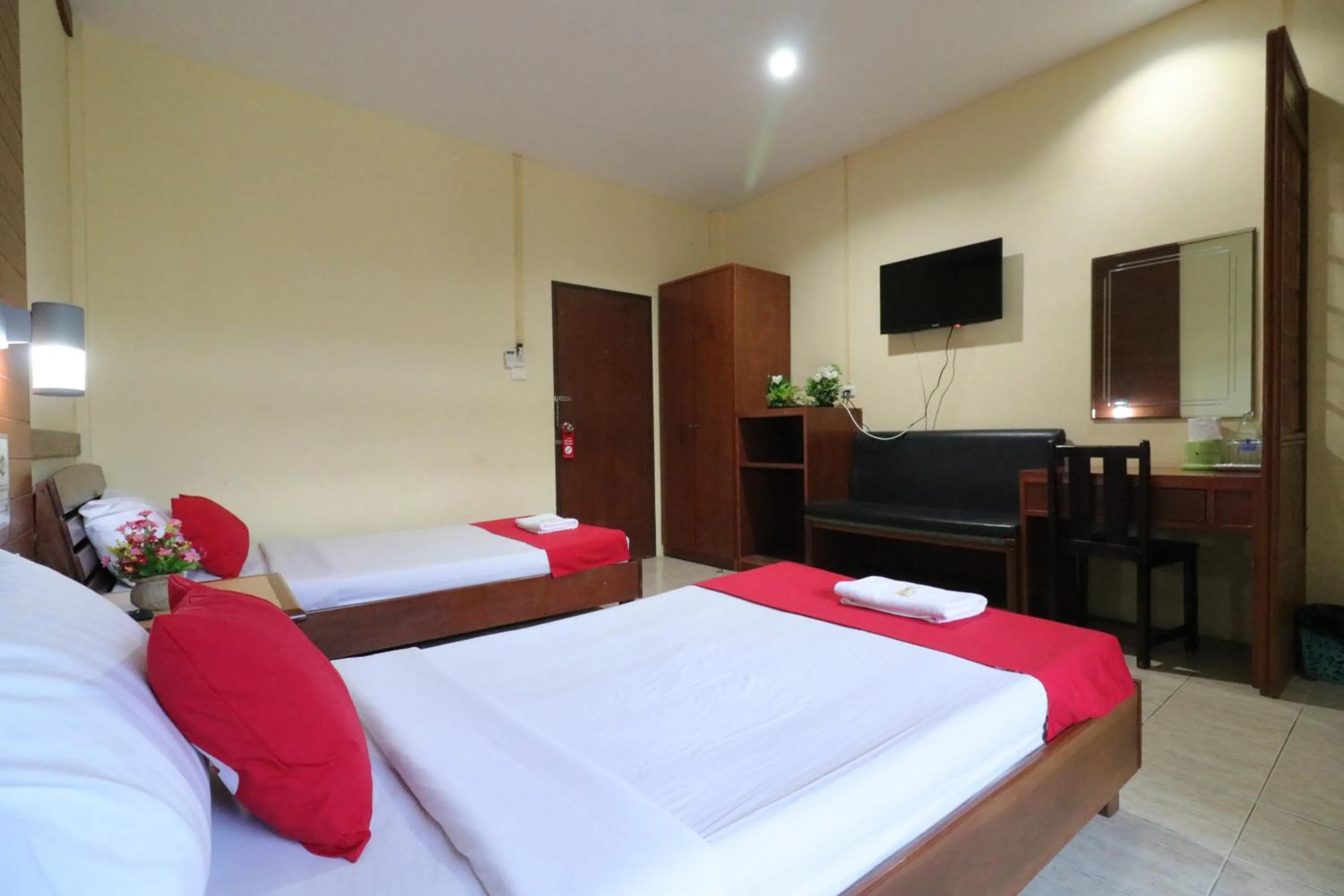 Bed in Baan Nat The Village