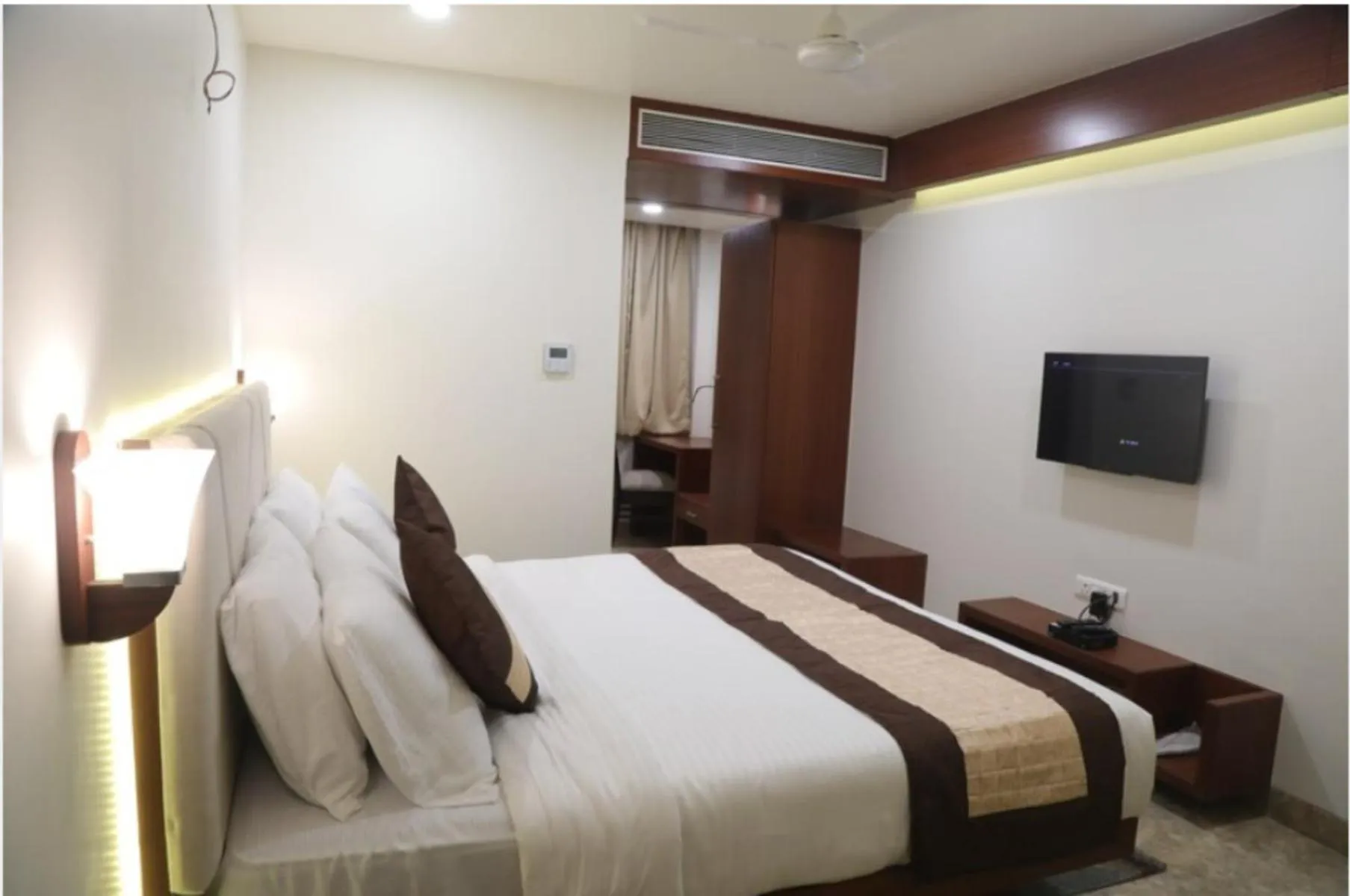 room service, Bed in Hotel Aditya Residency