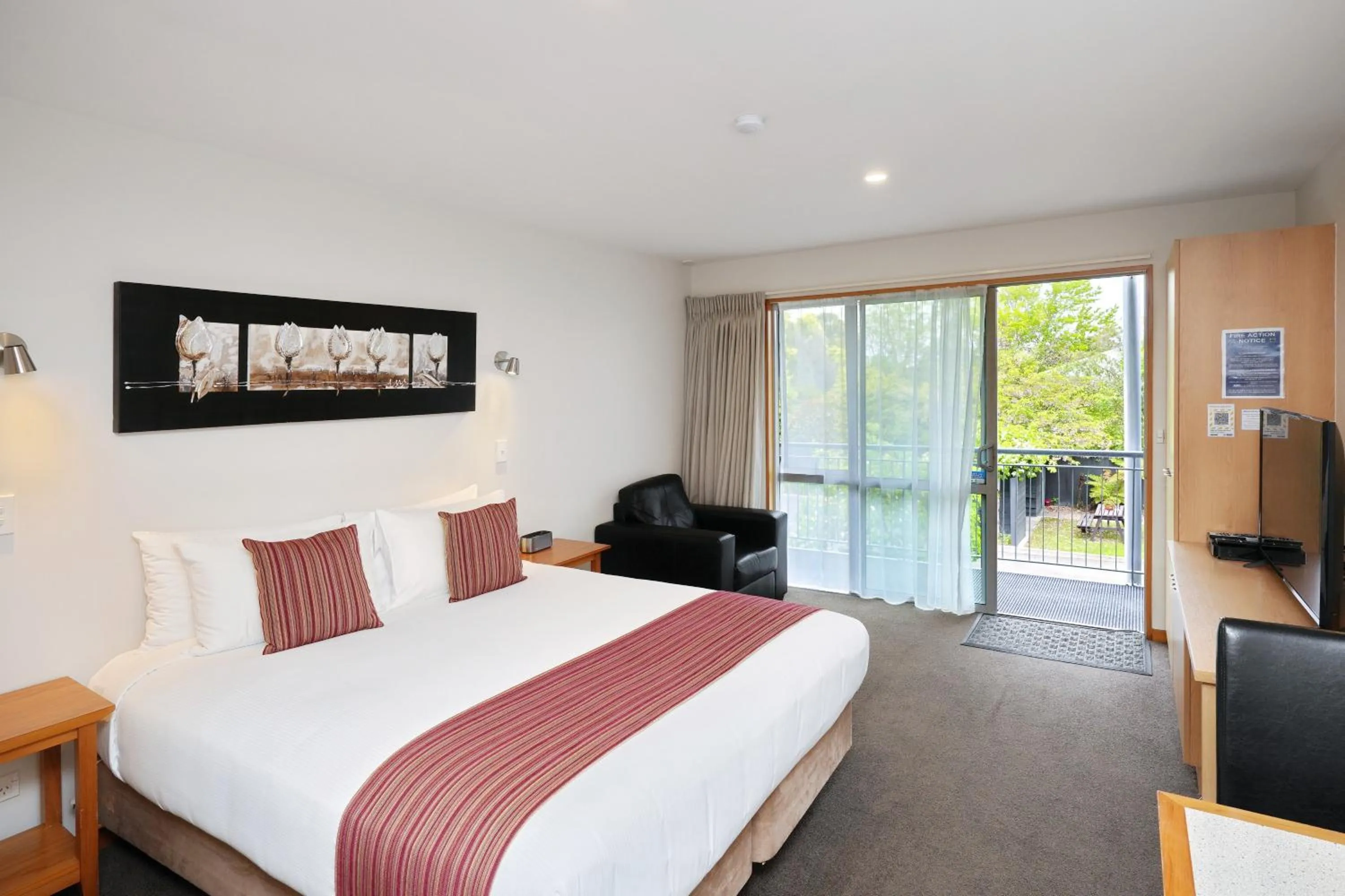 Bed in 306 Motel Apartments