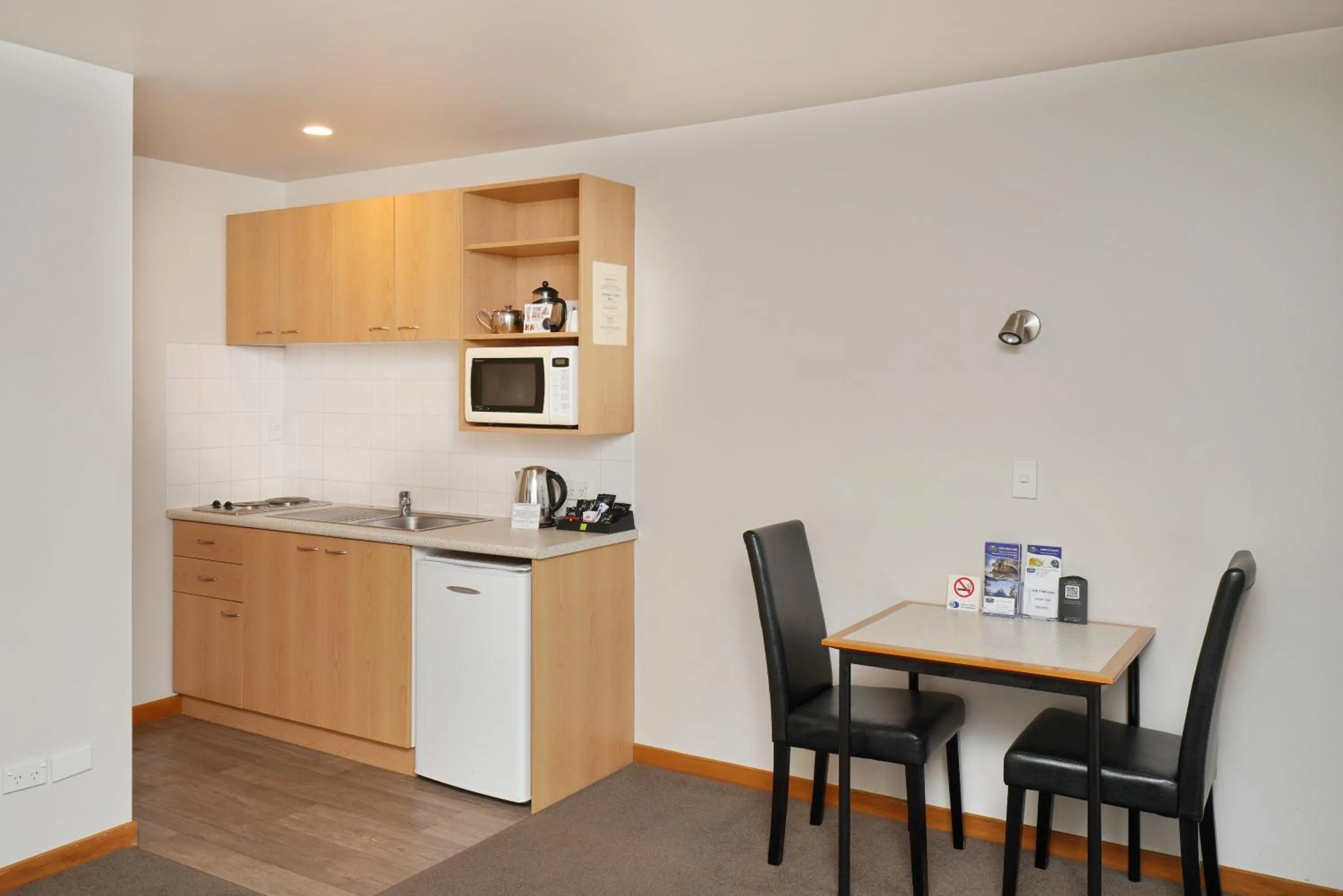 Kitchen or kitchenette in 306 Motel Apartments