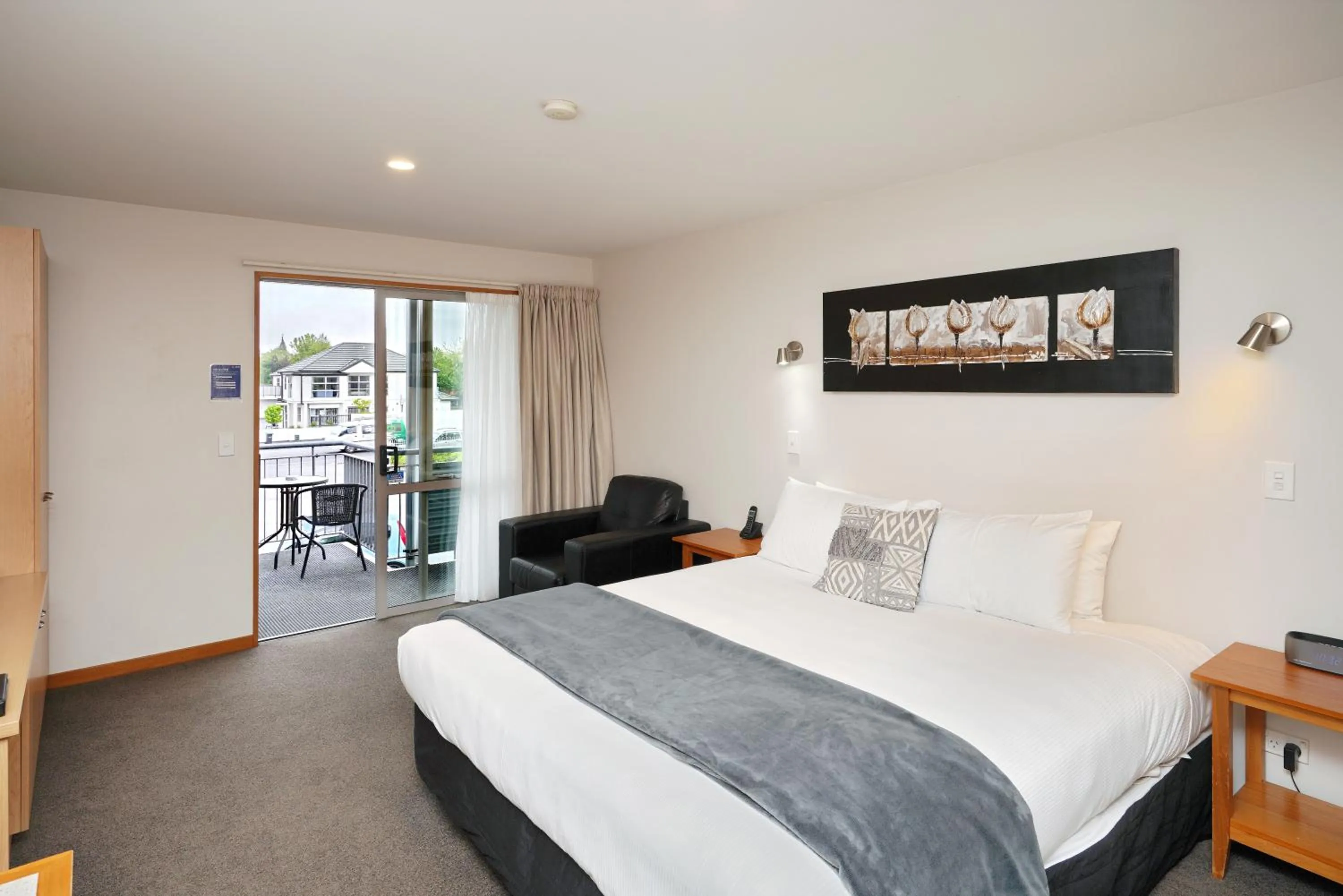 Bed in 306 Motel Apartments