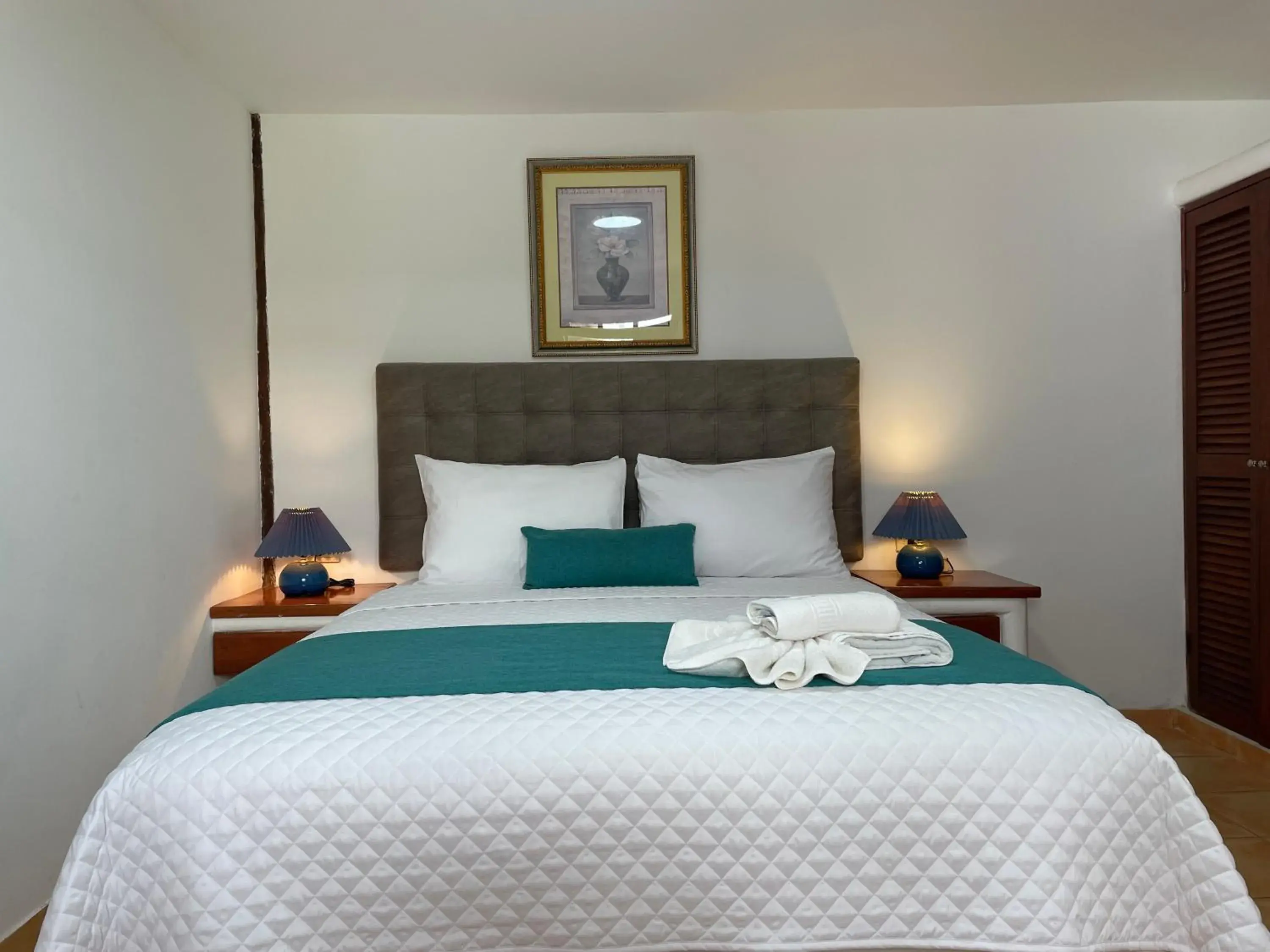 Large Double Room - single occupancy in Hosteria Punta Blanca Large Double Room - single occupancy in Hosteria Punta Blanca