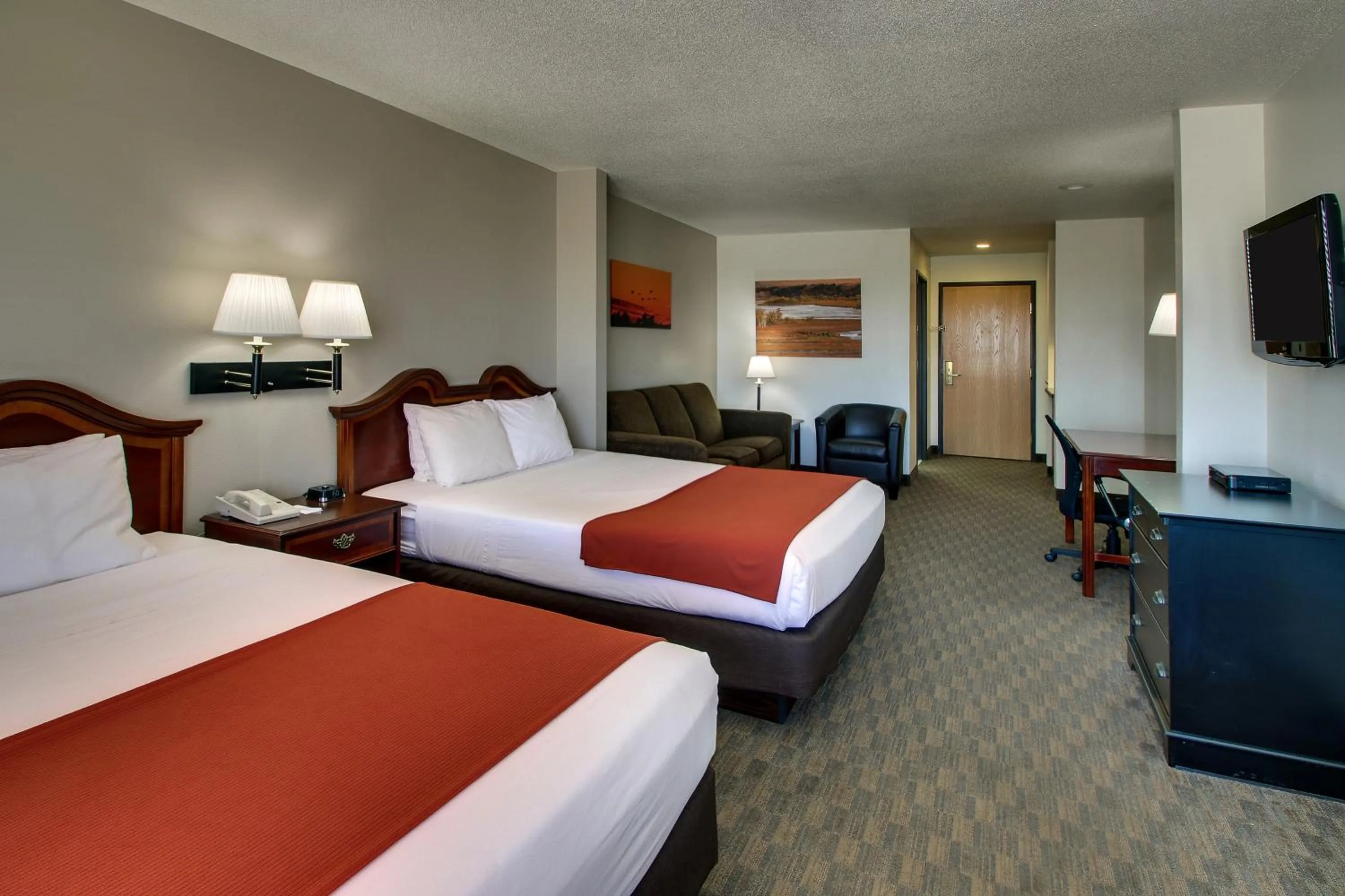 Queen Suite - Non-Smoking in The Niobrara Lodge