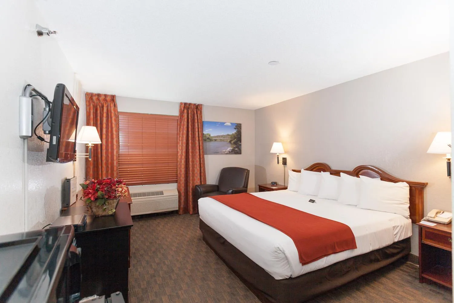 King Suite - Non-Smoking in The Niobrara Lodge