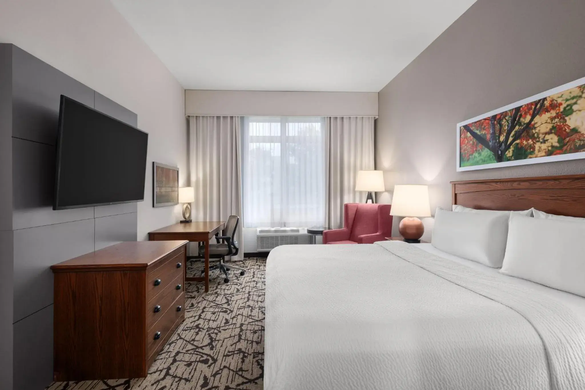 Standard King Room with Accessible Tub - Mobility Access in Holiday Inn Stevens Point - Convention Center by IHG Standard King Room with Accessible Tub - Mobility Access in Holiday Inn Stevens Point - Convention Center by IHG