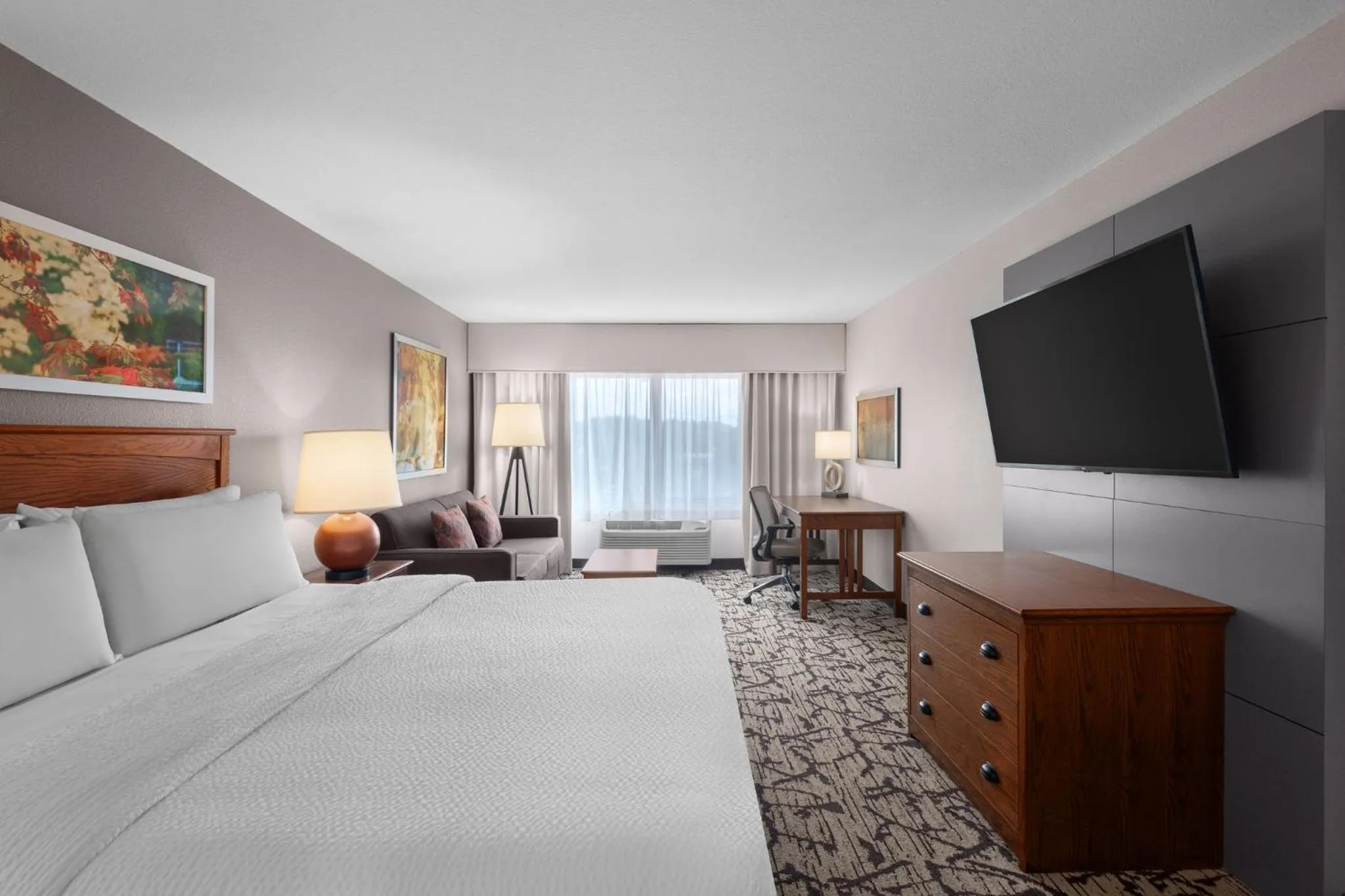 Photo of the whole room, Bed in Holiday Inn Stevens Point - Convention Center by IHG