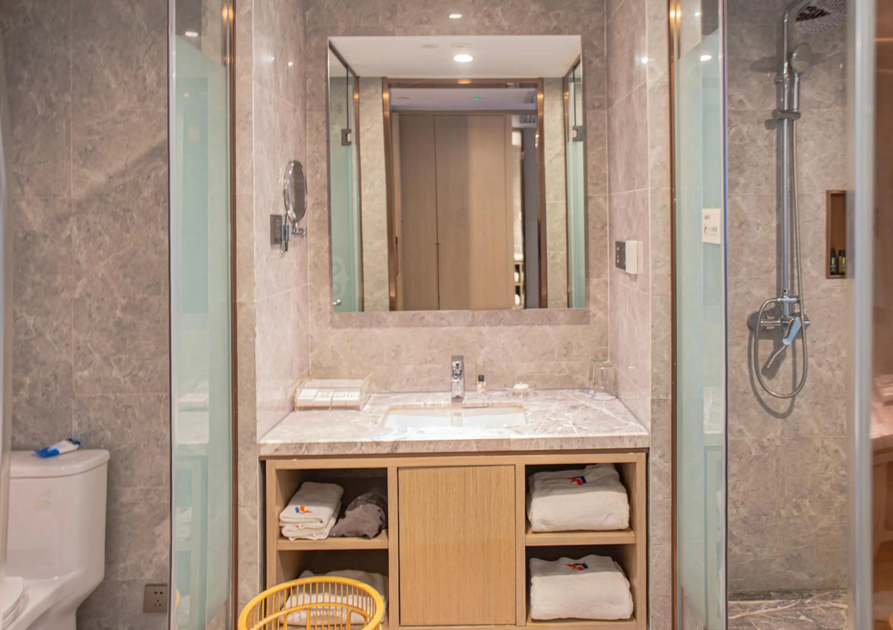 Toilet in Uiles Hotel