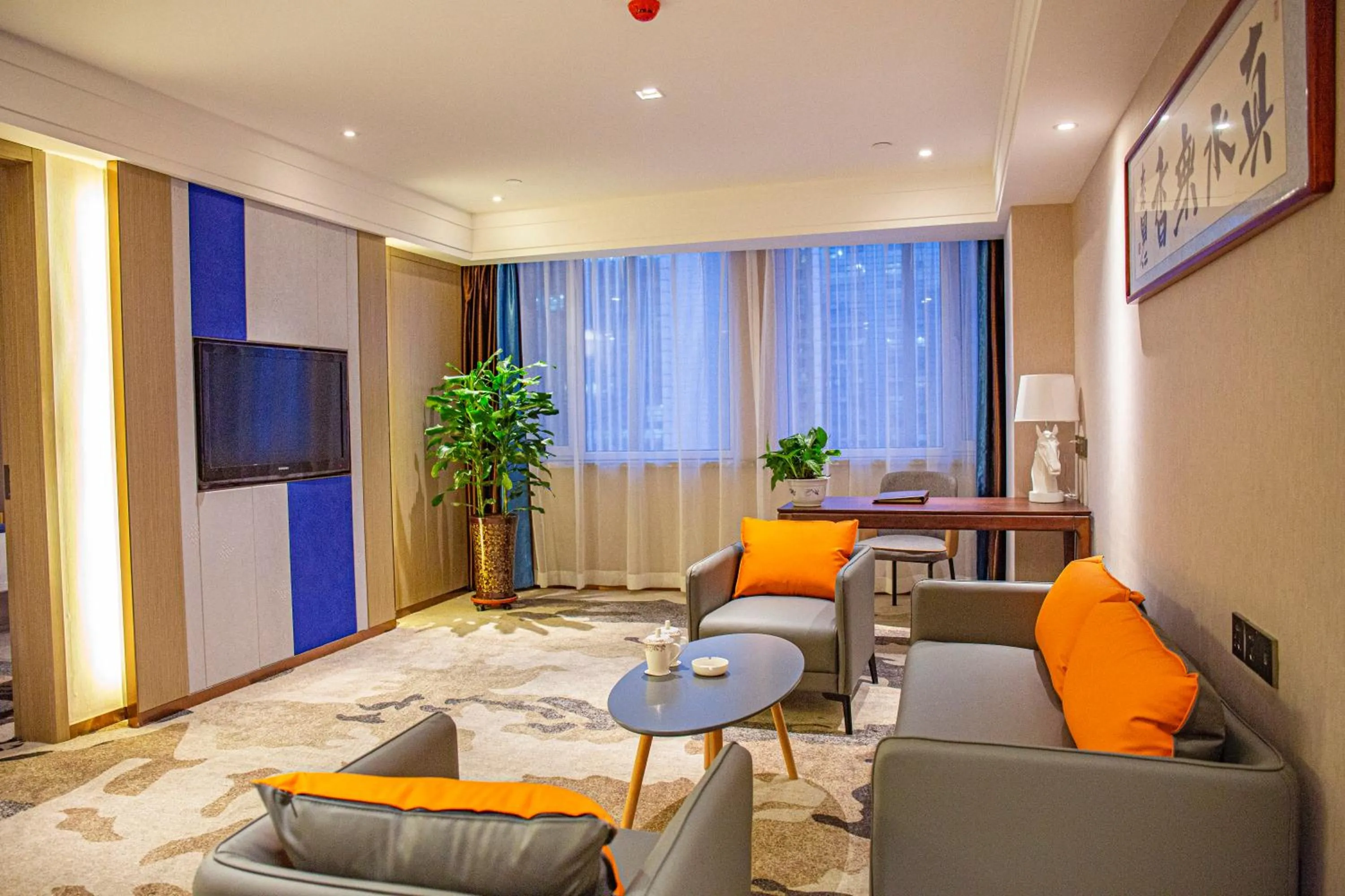 Communal lounge/ TV room in Uiles Hotel