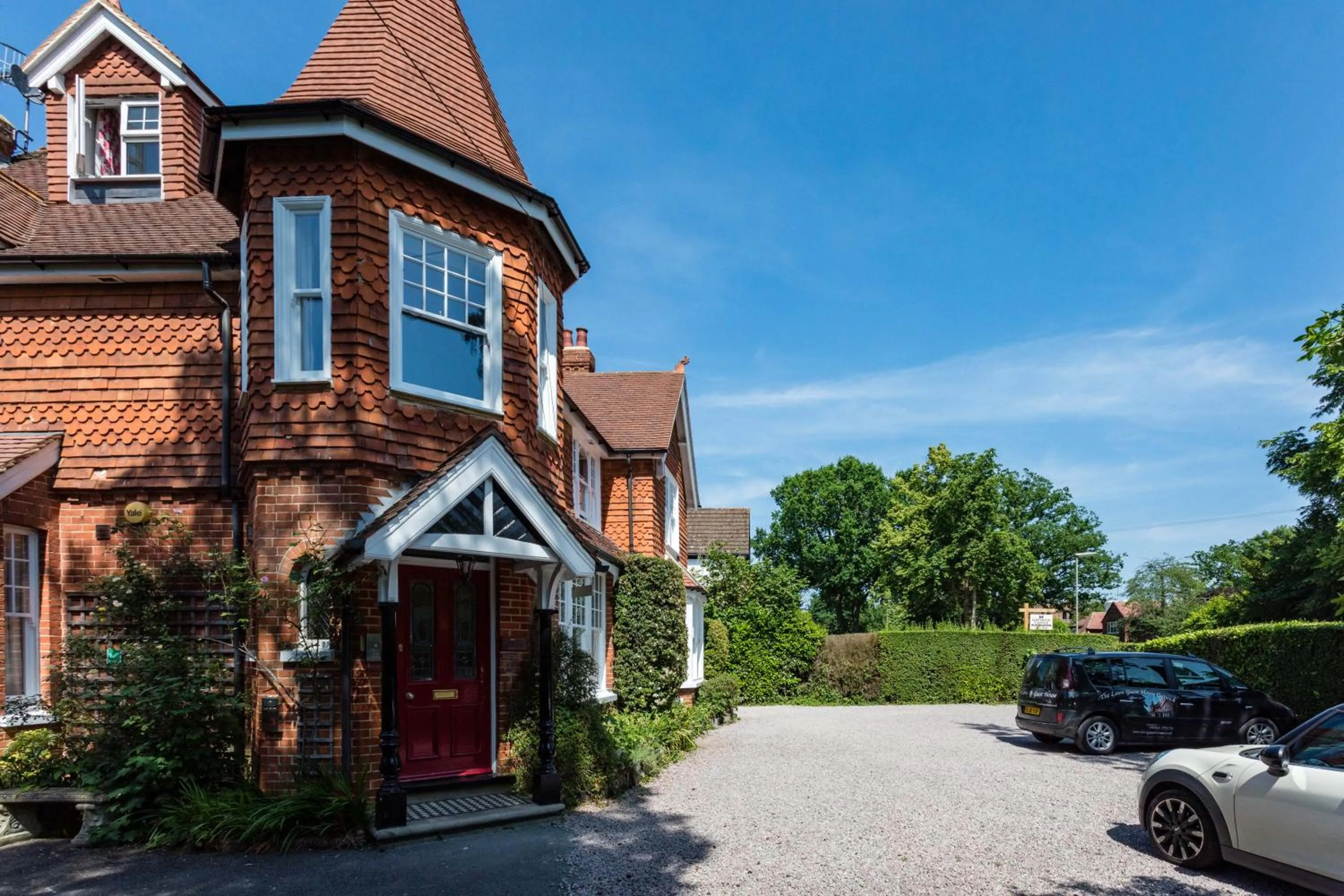 Property building in The Lawn Guest House Gatwick