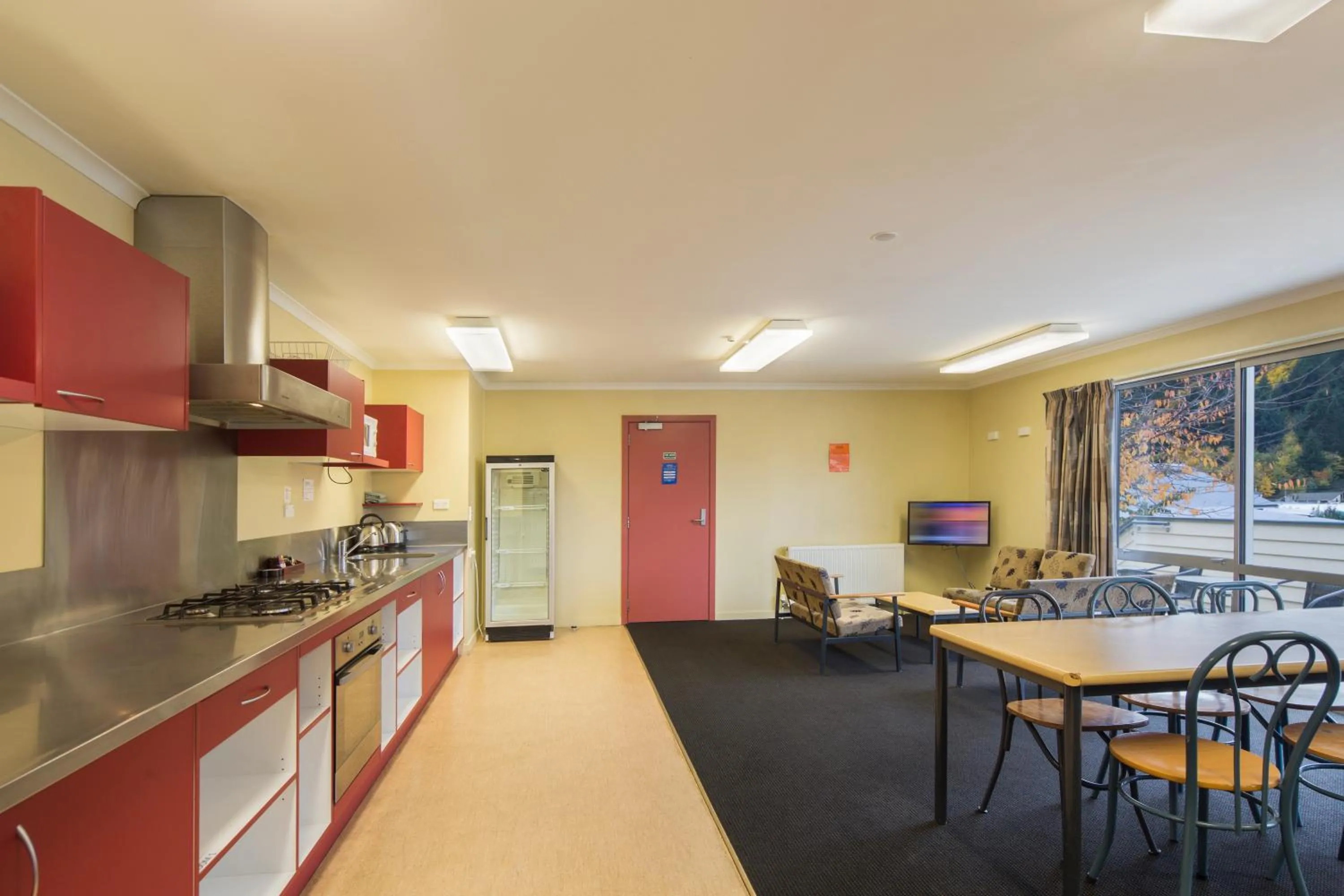 Communal kitchen in Pinewood Queenstown