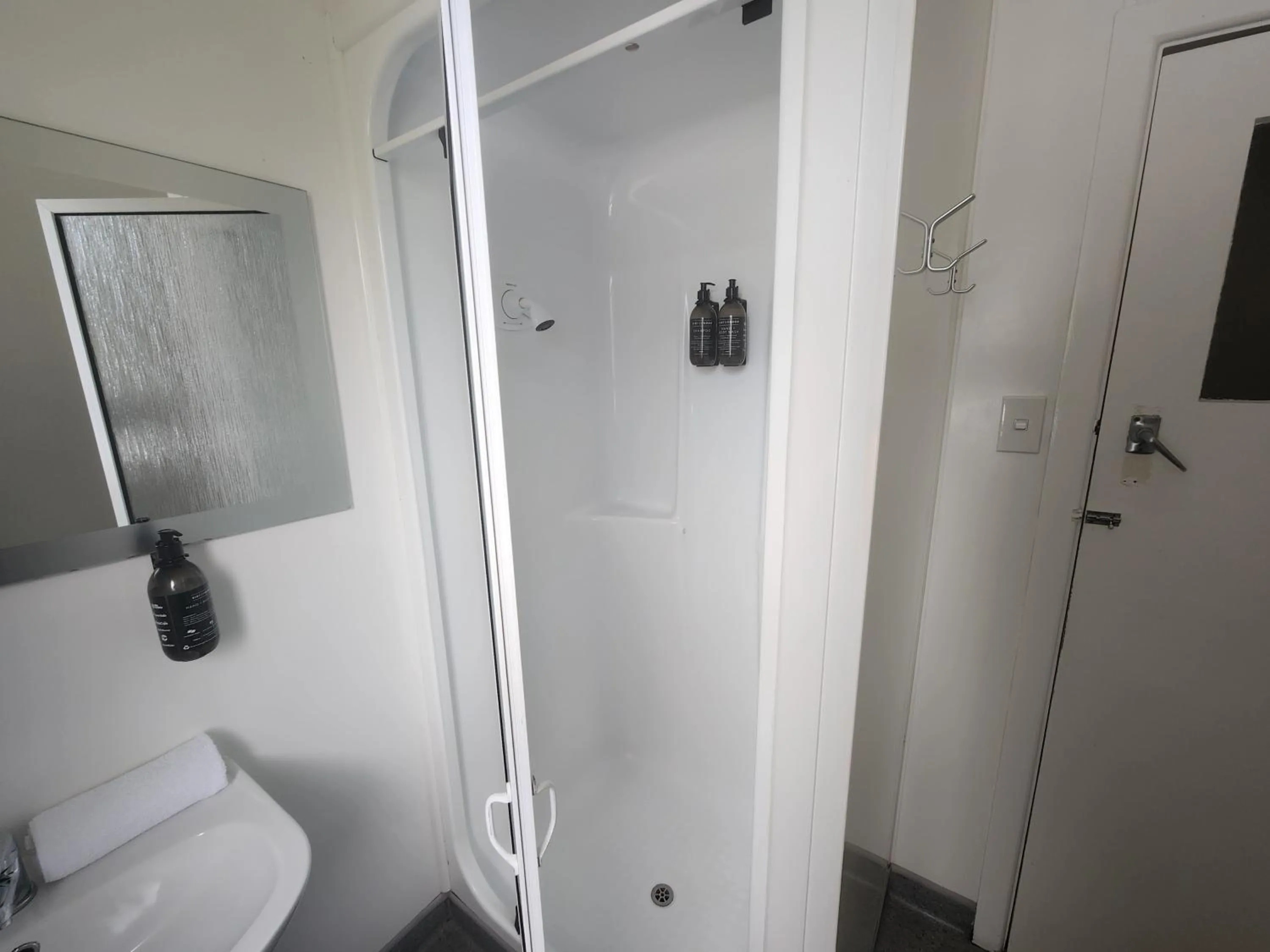 Shower in Pinewood Queenstown