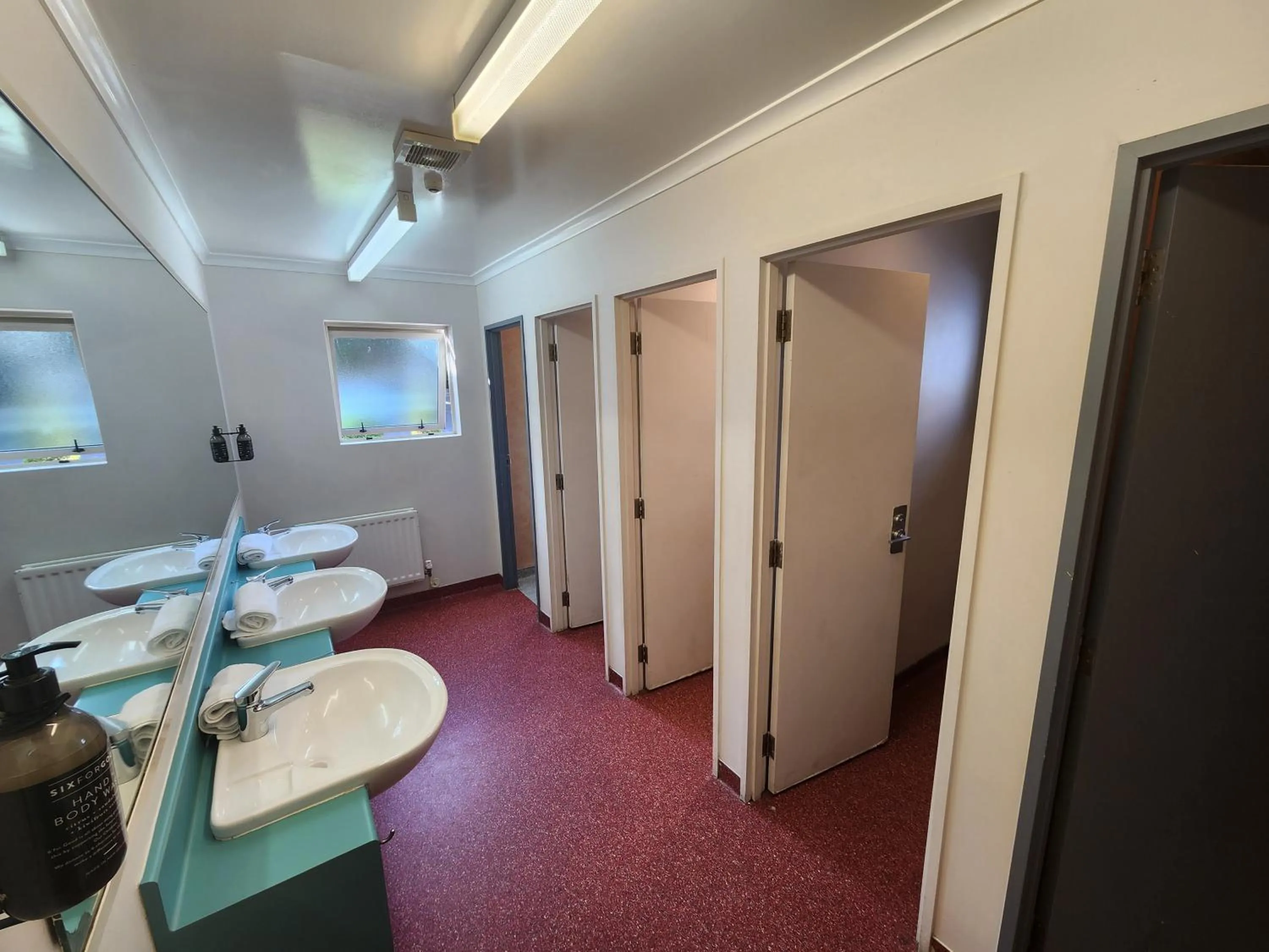 Shower in Pinewood Queenstown