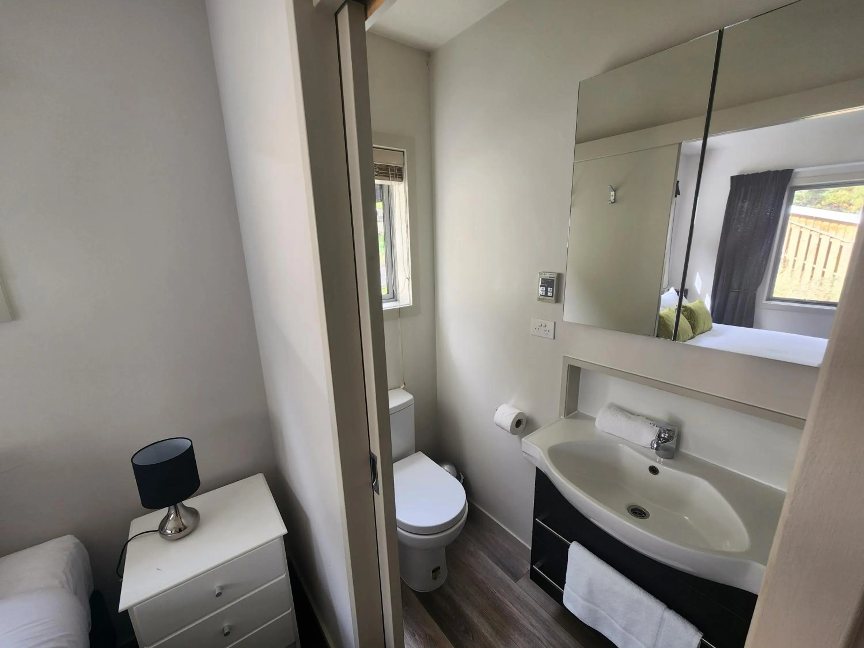 Toilet in Pinewood Queenstown